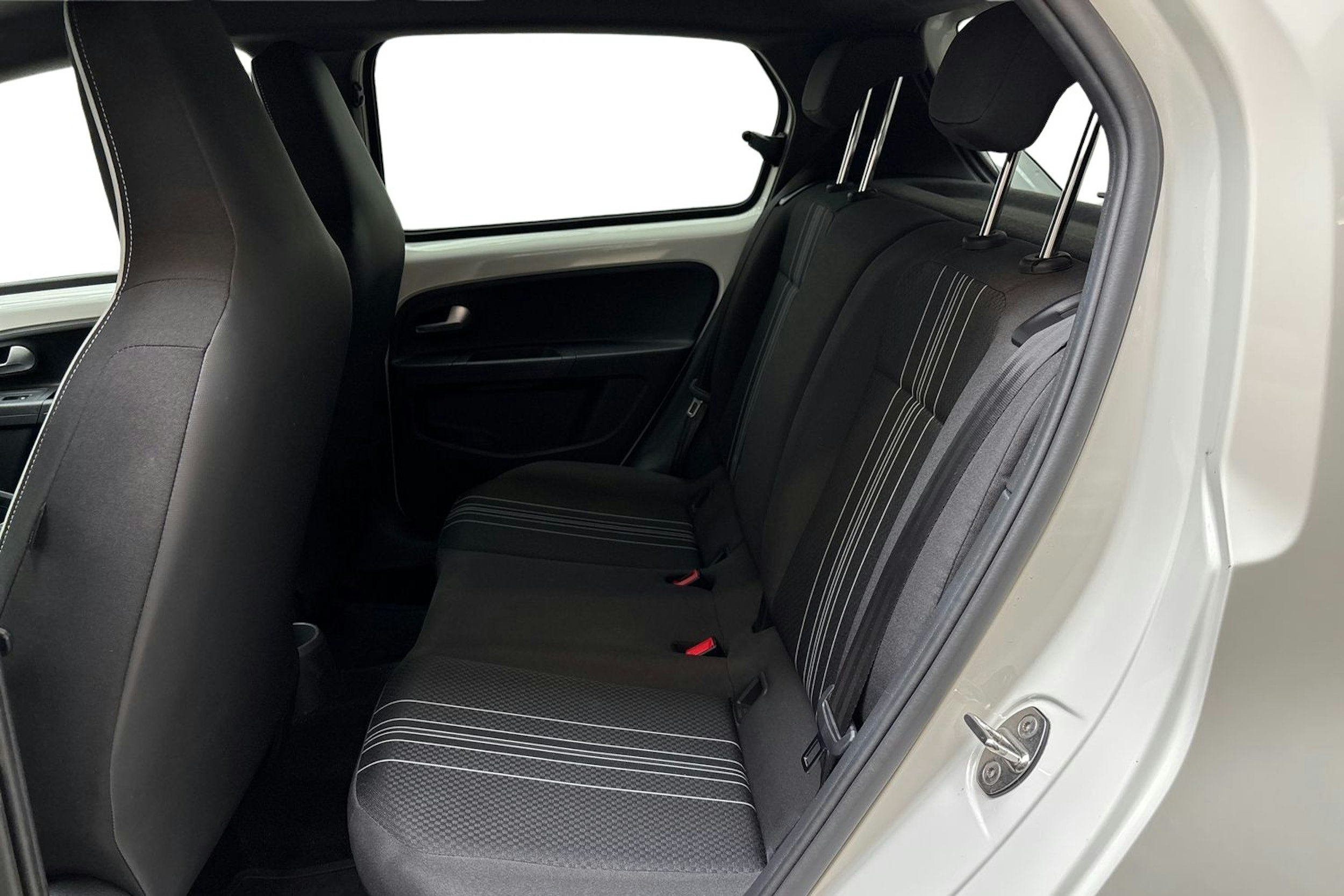 valkoinen SEAT Mii electric 2021 kuva 10.