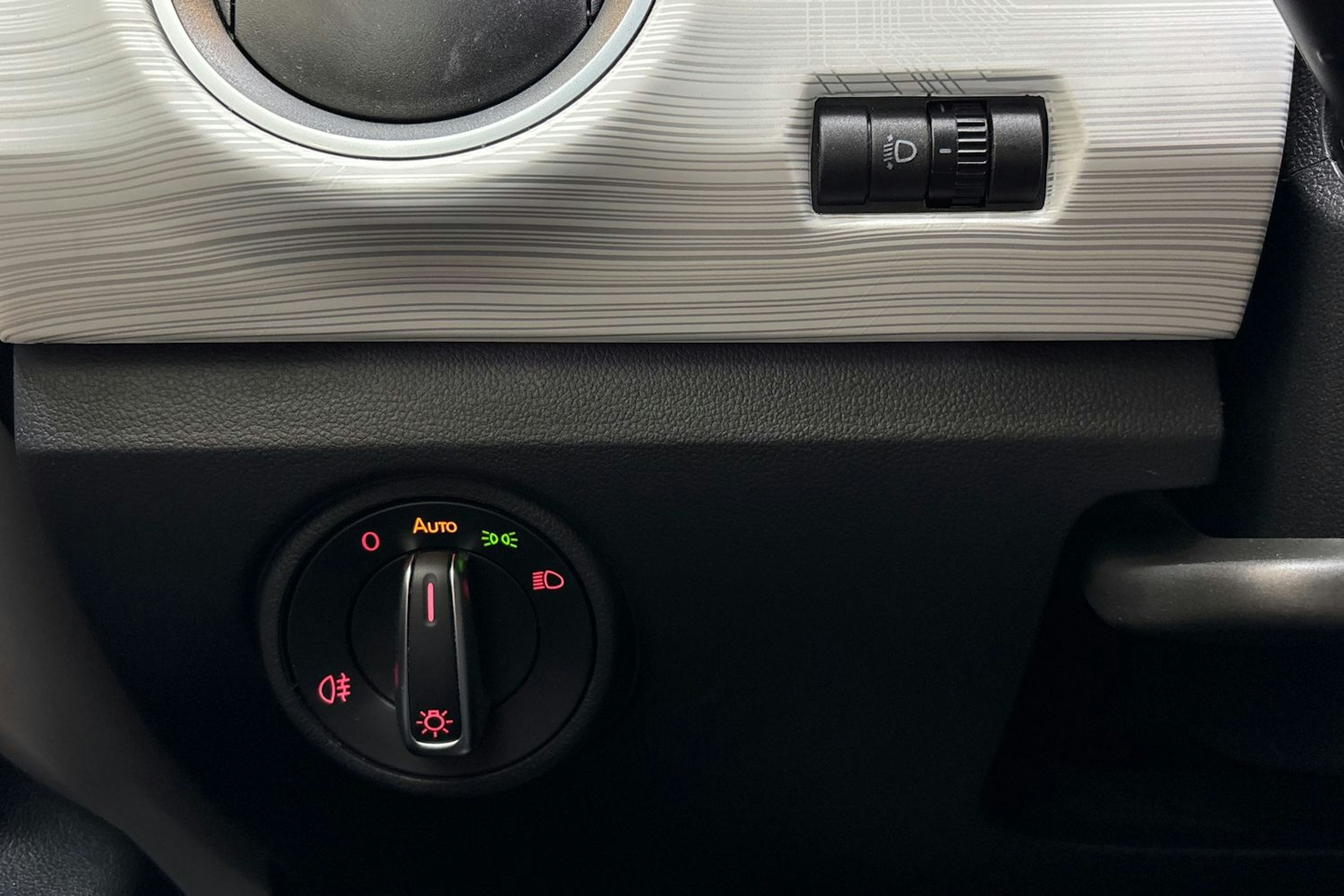 valkoinen SEAT Mii electric 2021 kuva 15.