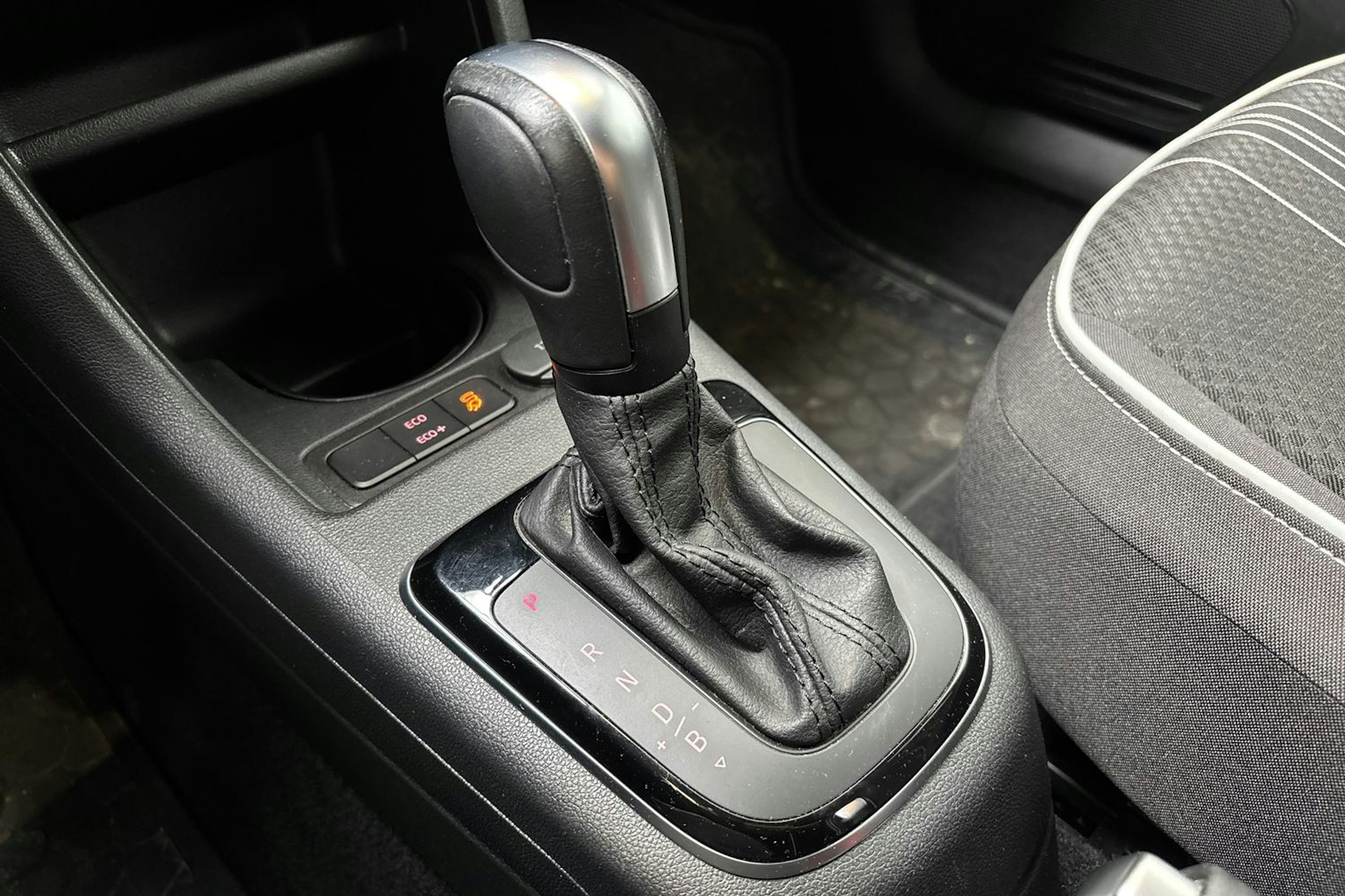 valkoinen SEAT Mii electric 2021 kuva 19.