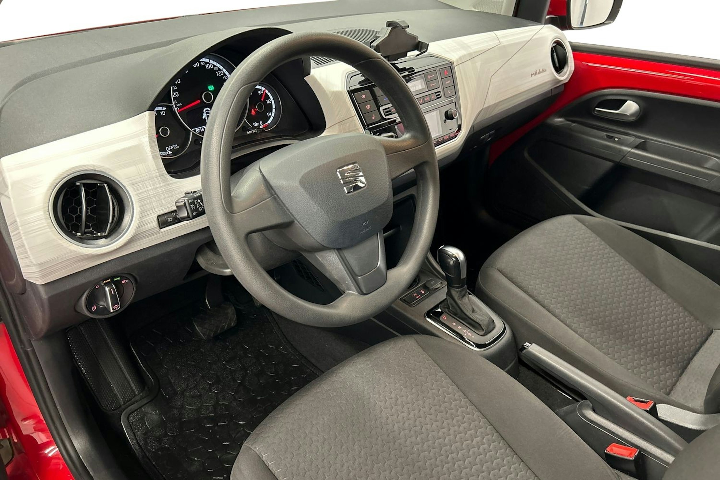 punainen SEAT Mii electric 2021 kuva 7.