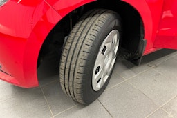 punainen SEAT Mii electric 2021 kuva 13.