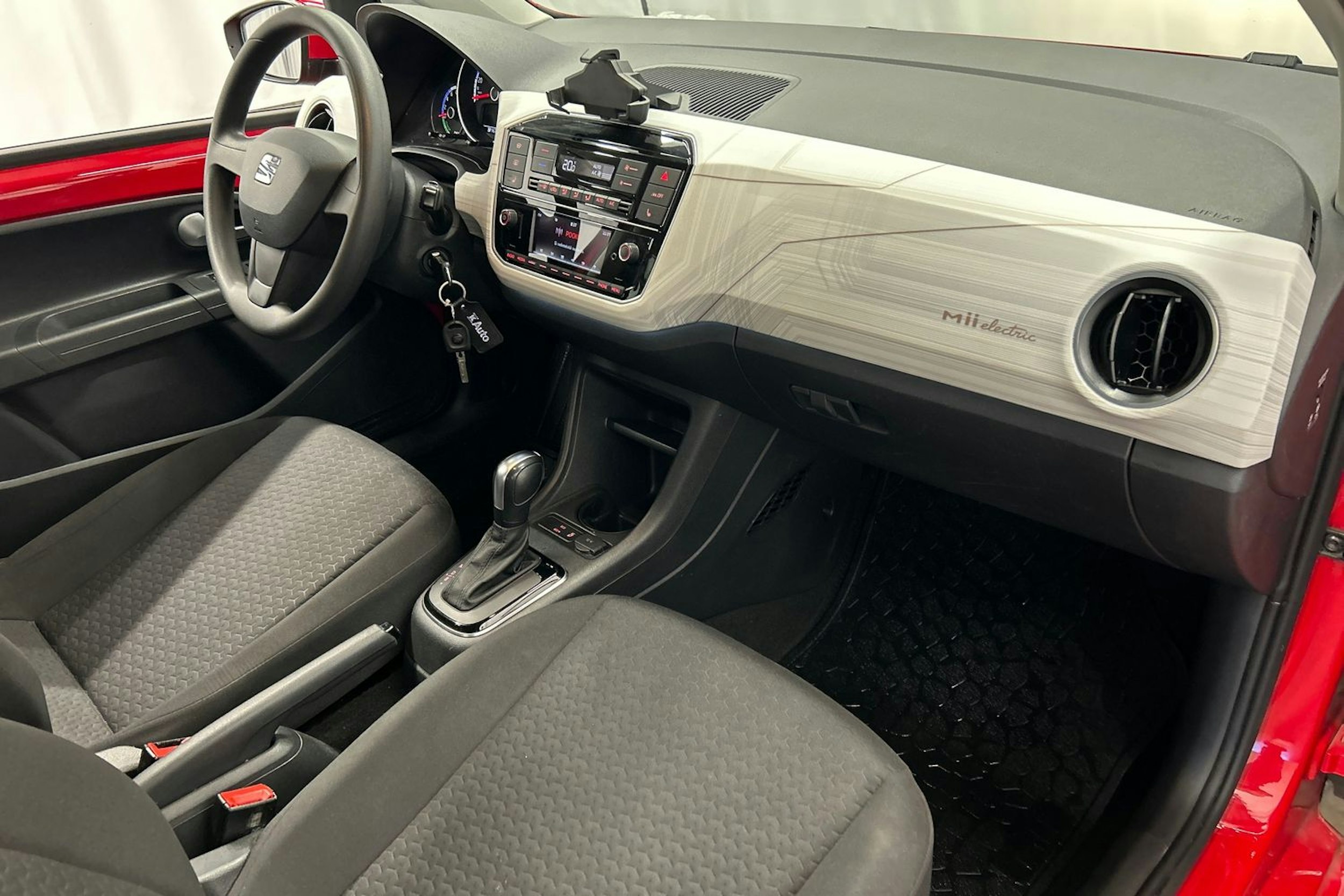 punainen SEAT Mii electric 2021 kuva 17.