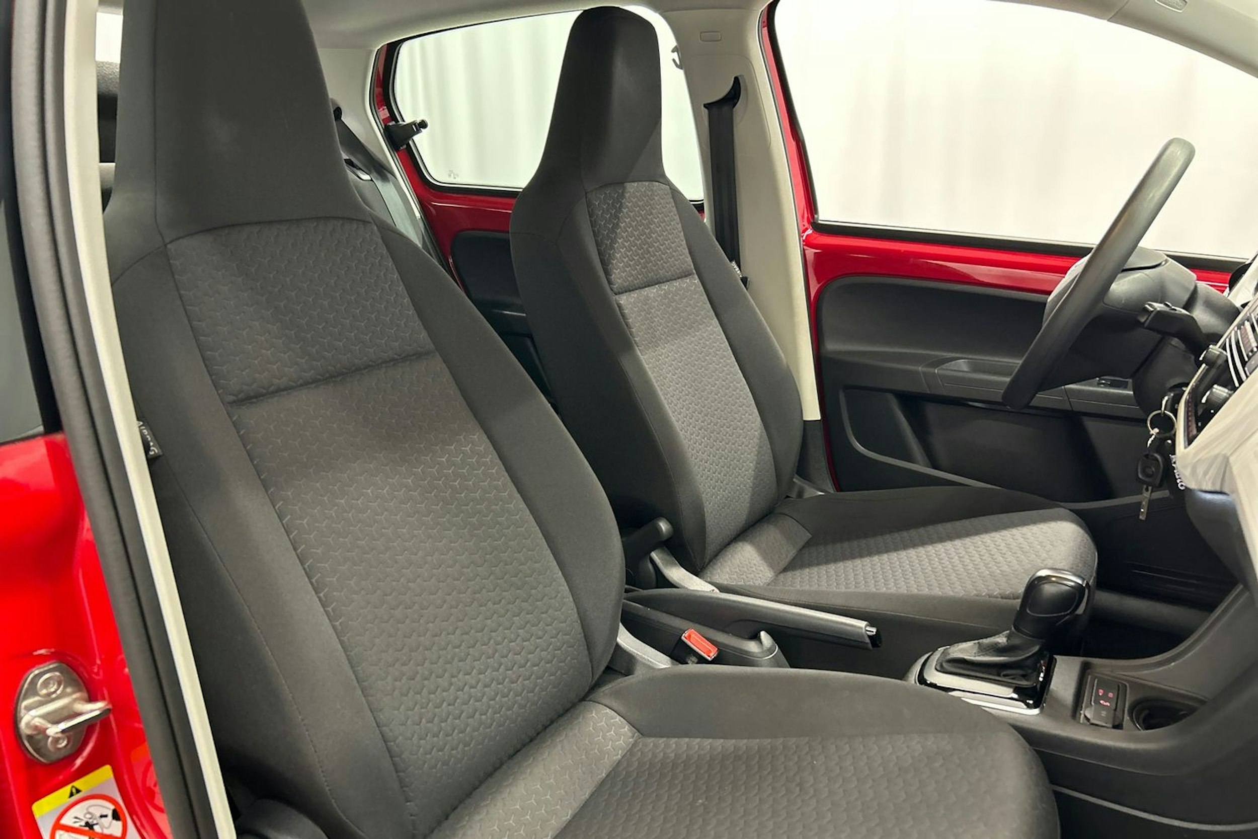 punainen SEAT Mii electric 2021 kuva 18.