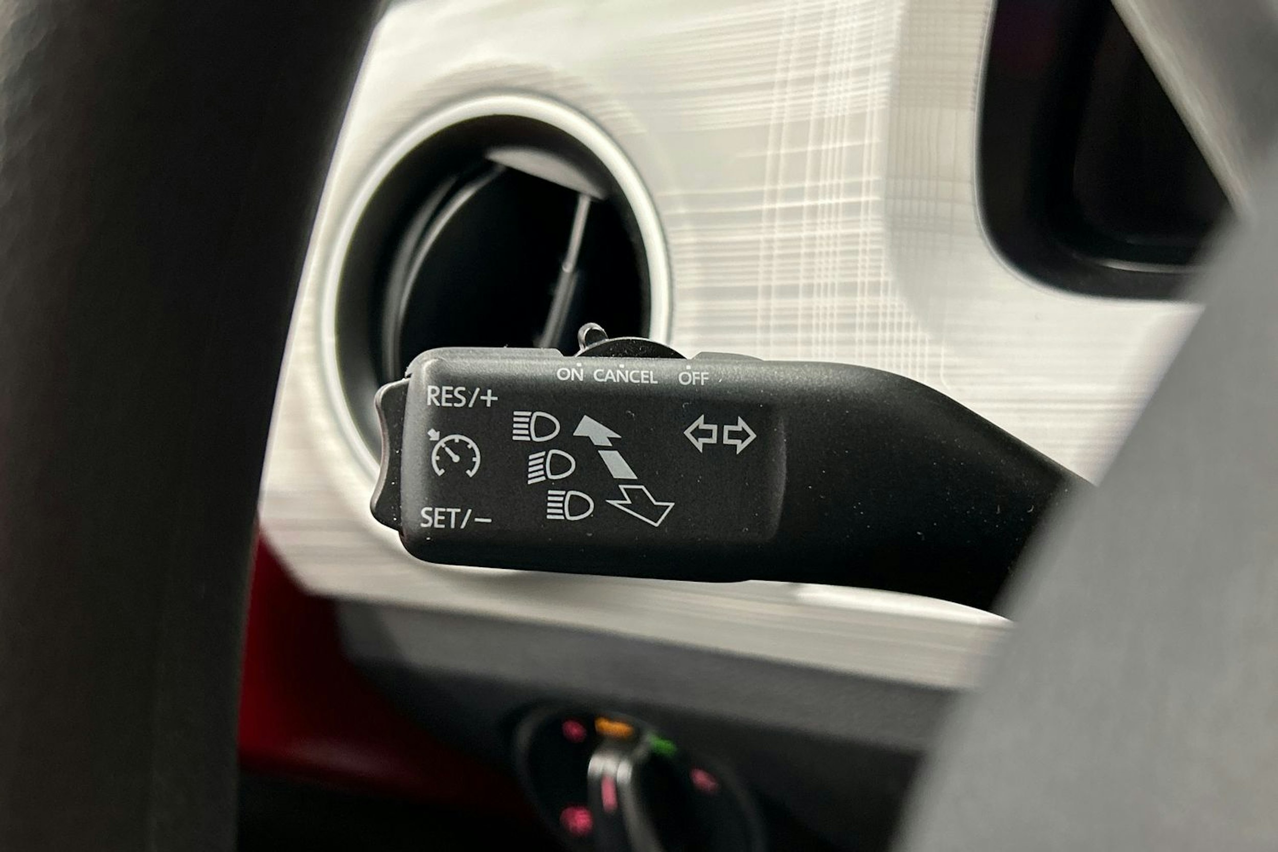 punainen SEAT Mii electric 2021 kuva 20.