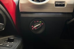 punainen SEAT Mii electric 2021 kuva 11.