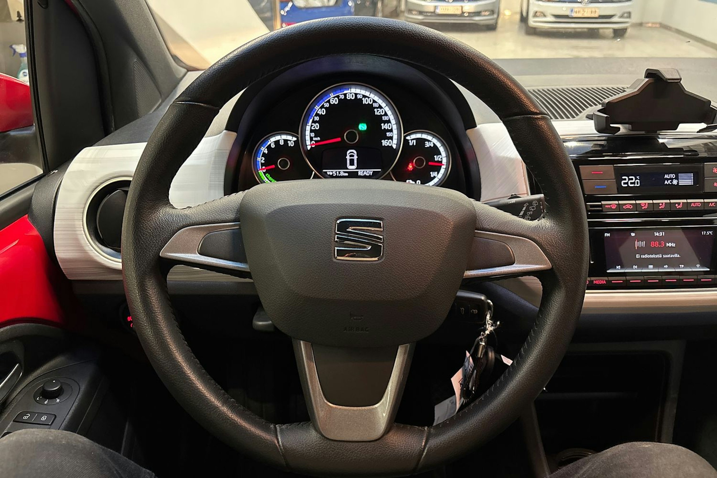 punainen SEAT Mii electric 2021 kuva 12.