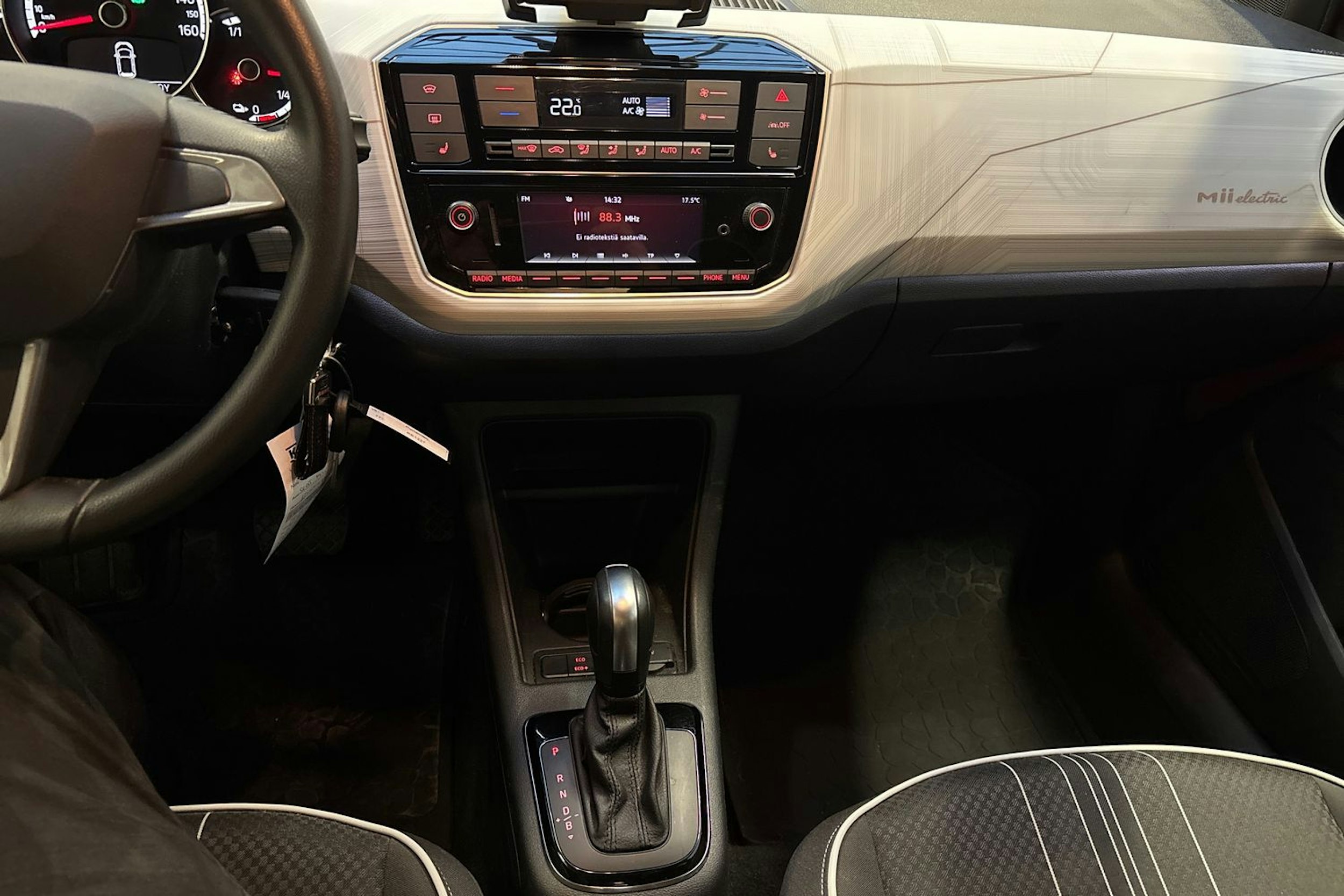 punainen SEAT Mii electric 2021 kuva 13.