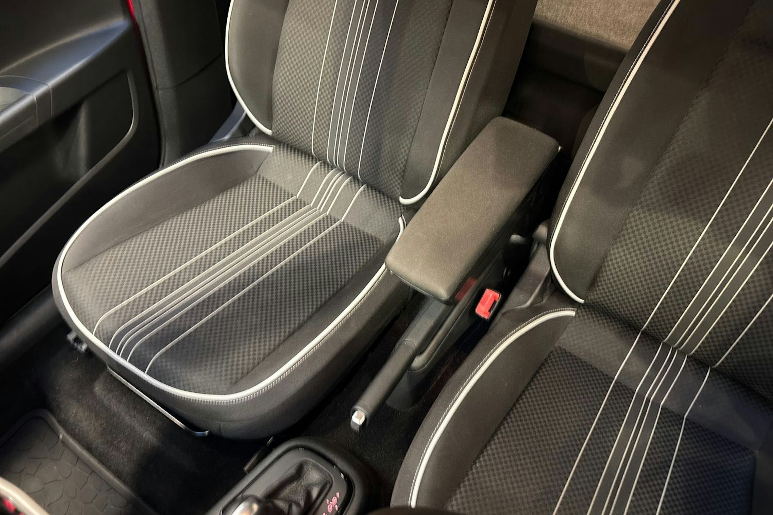 punainen SEAT Mii electric 2021 kuva 14.