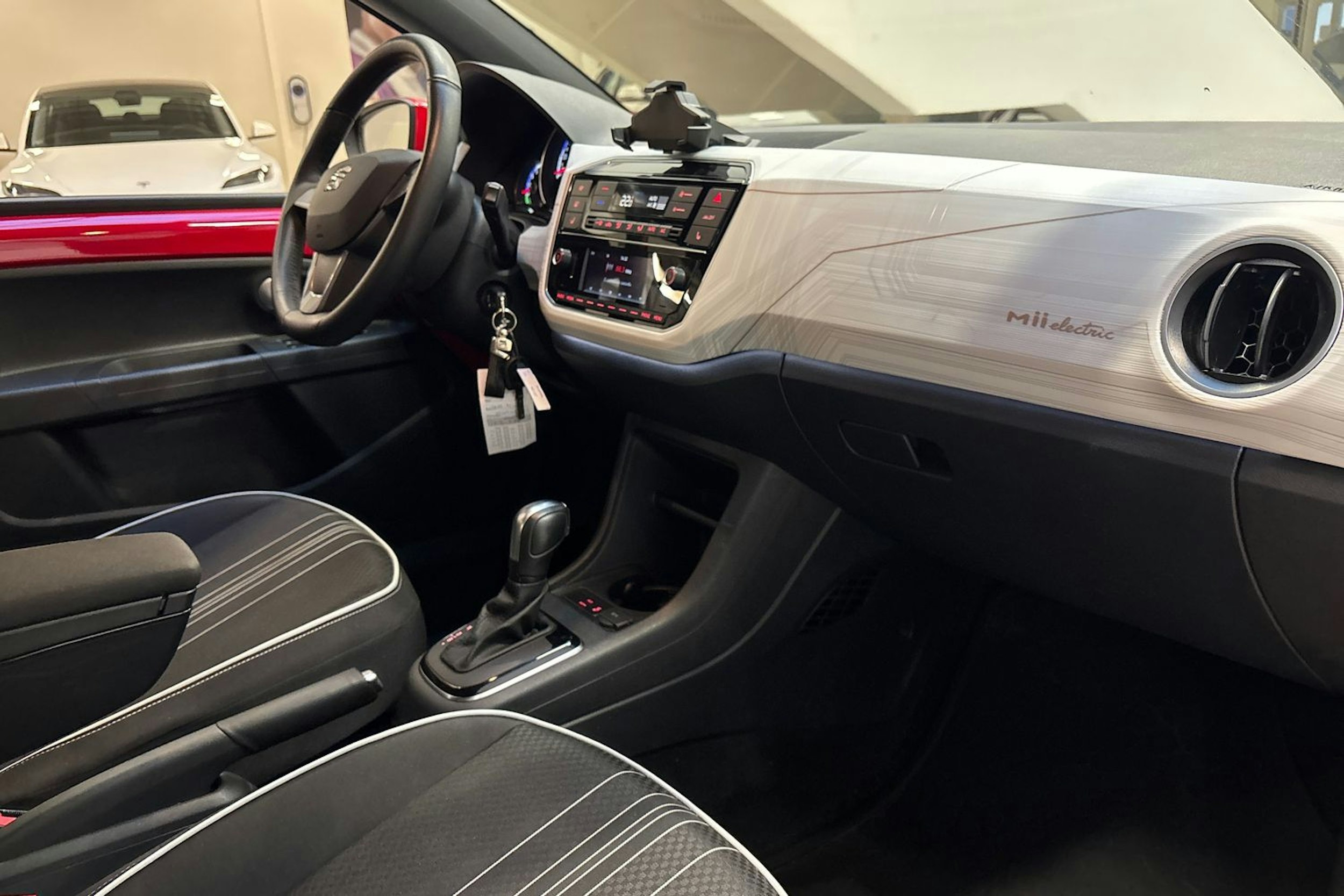 punainen SEAT Mii electric 2021 kuva 15.