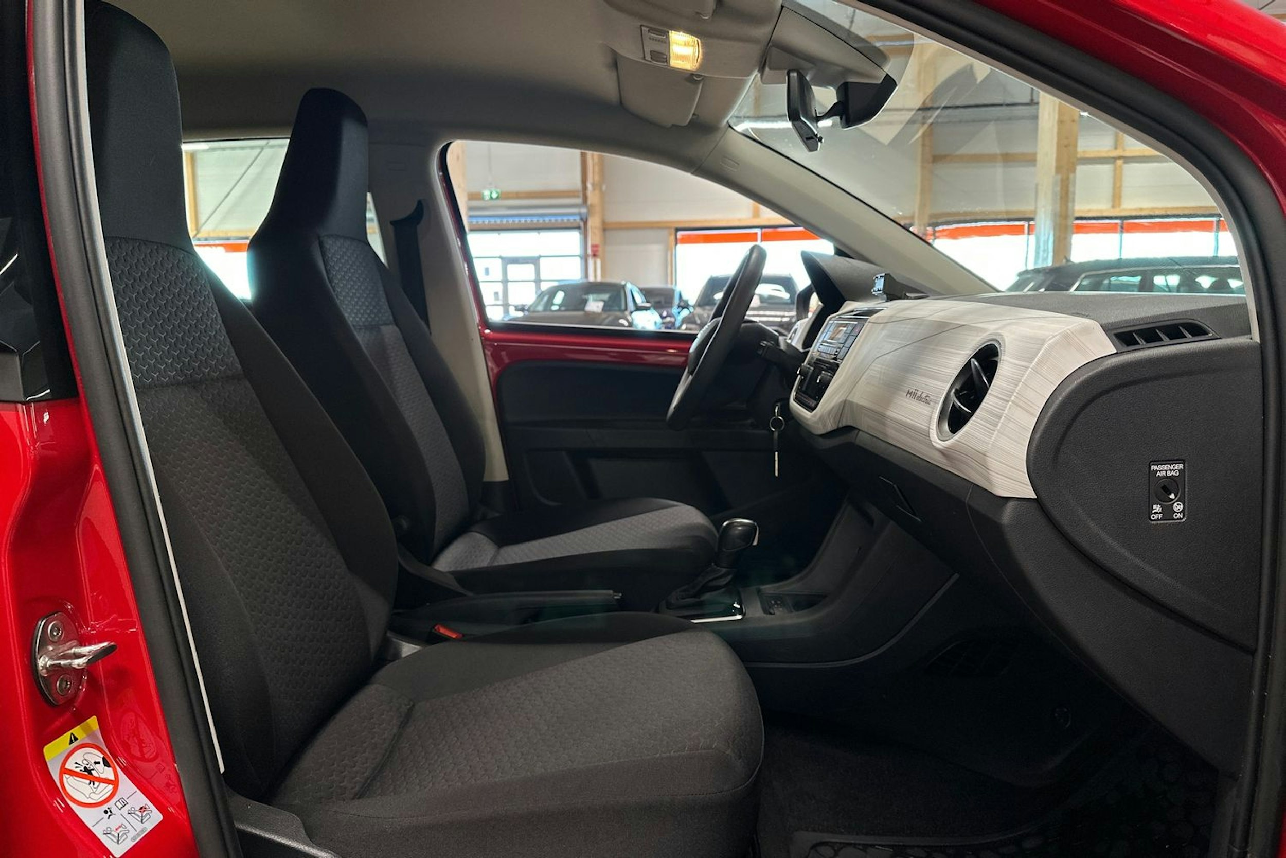 punainen SEAT Mii electric 2021 kuva 14.