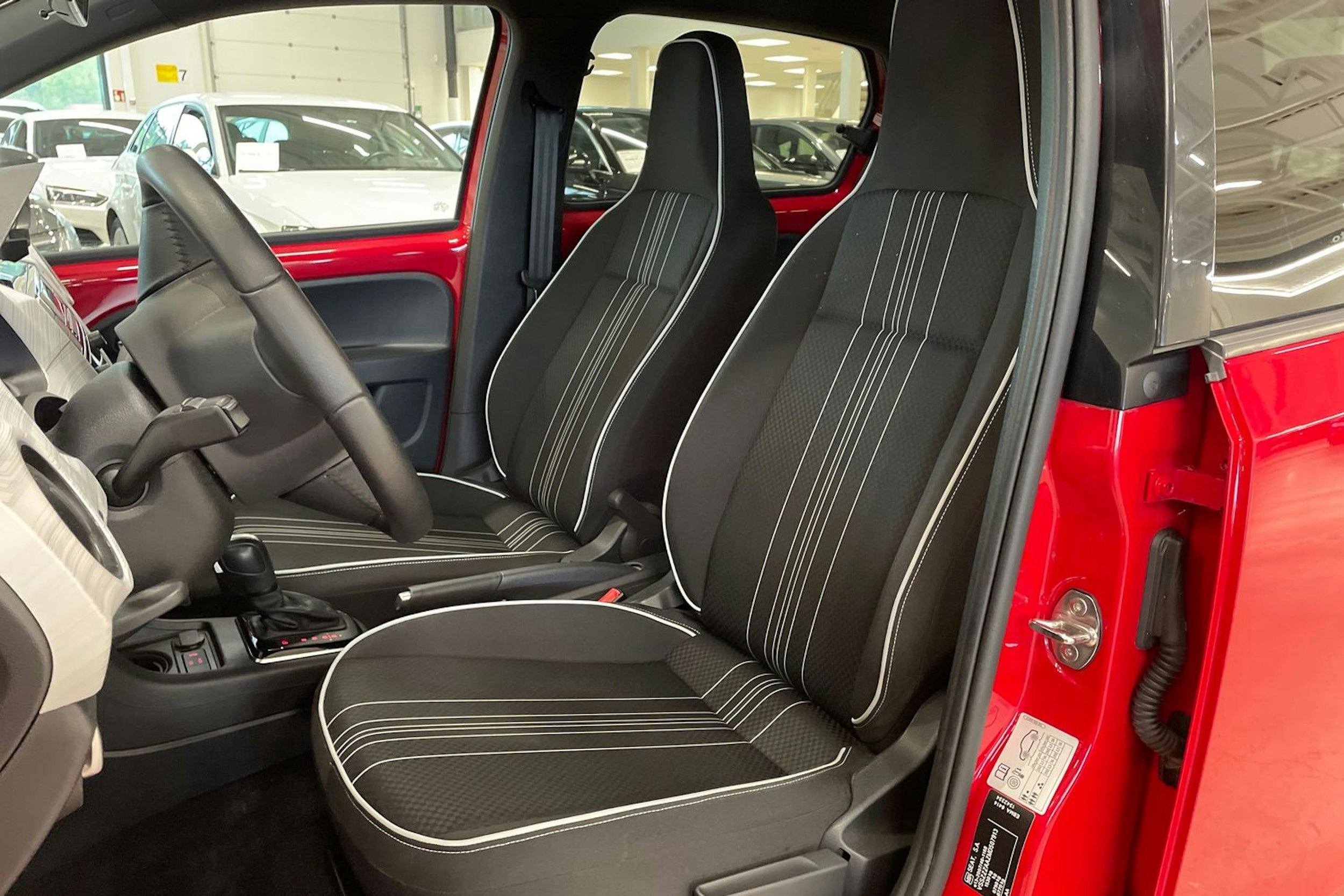 punainen SEAT Mii electric 2021 kuva 14.
