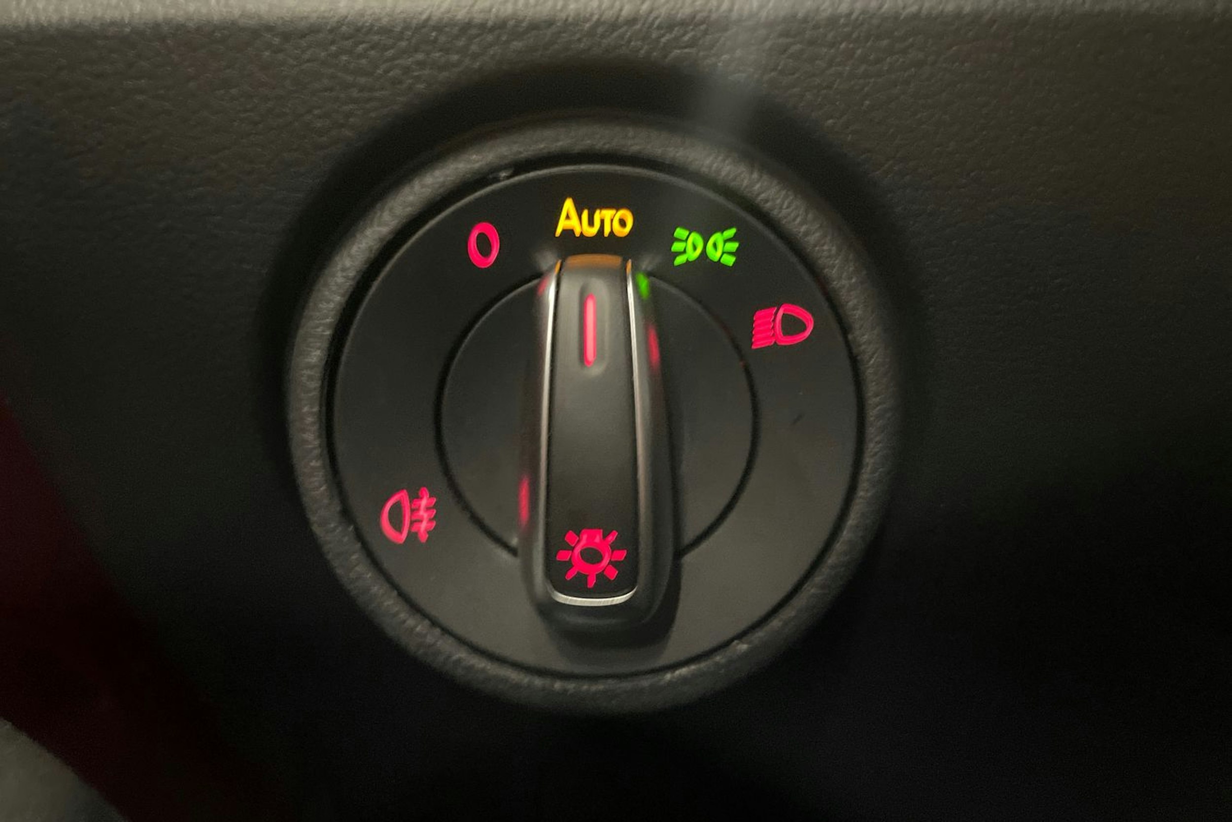 punainen SEAT Mii electric 2021 kuva 18.