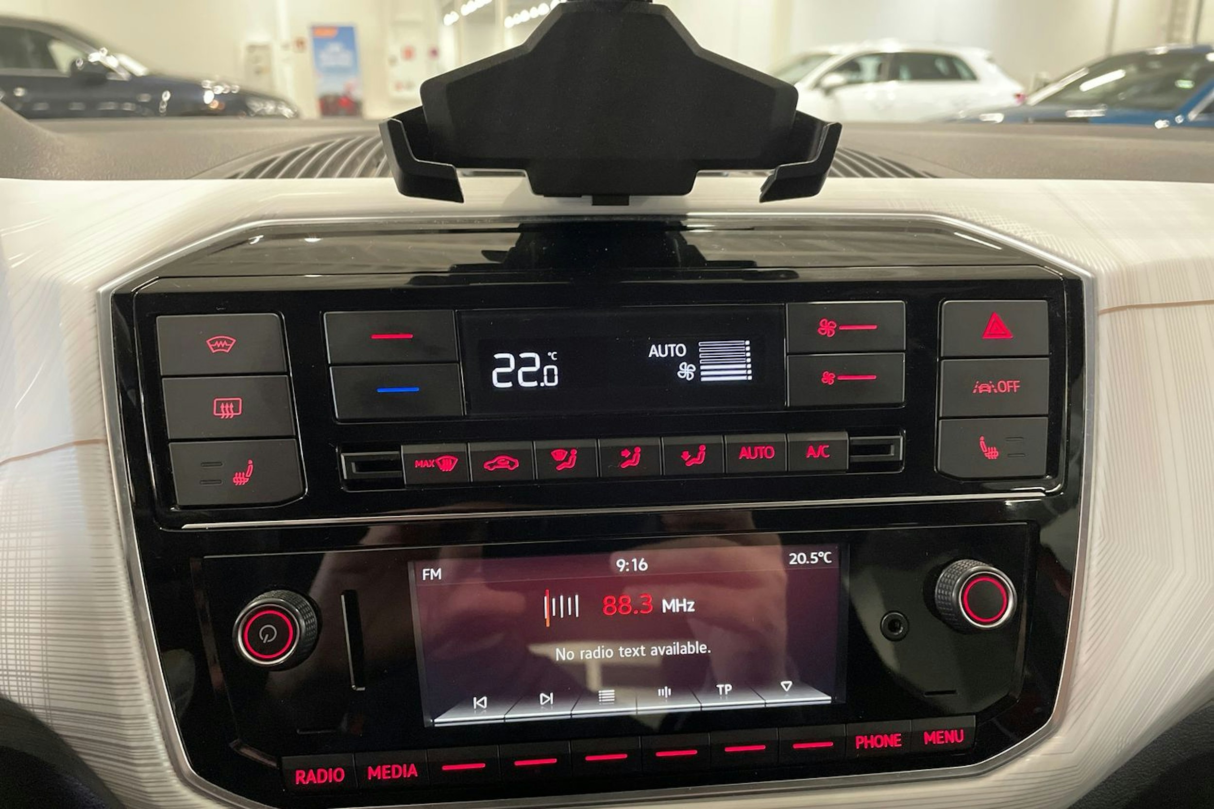 punainen SEAT Mii electric 2021 kuva 19.