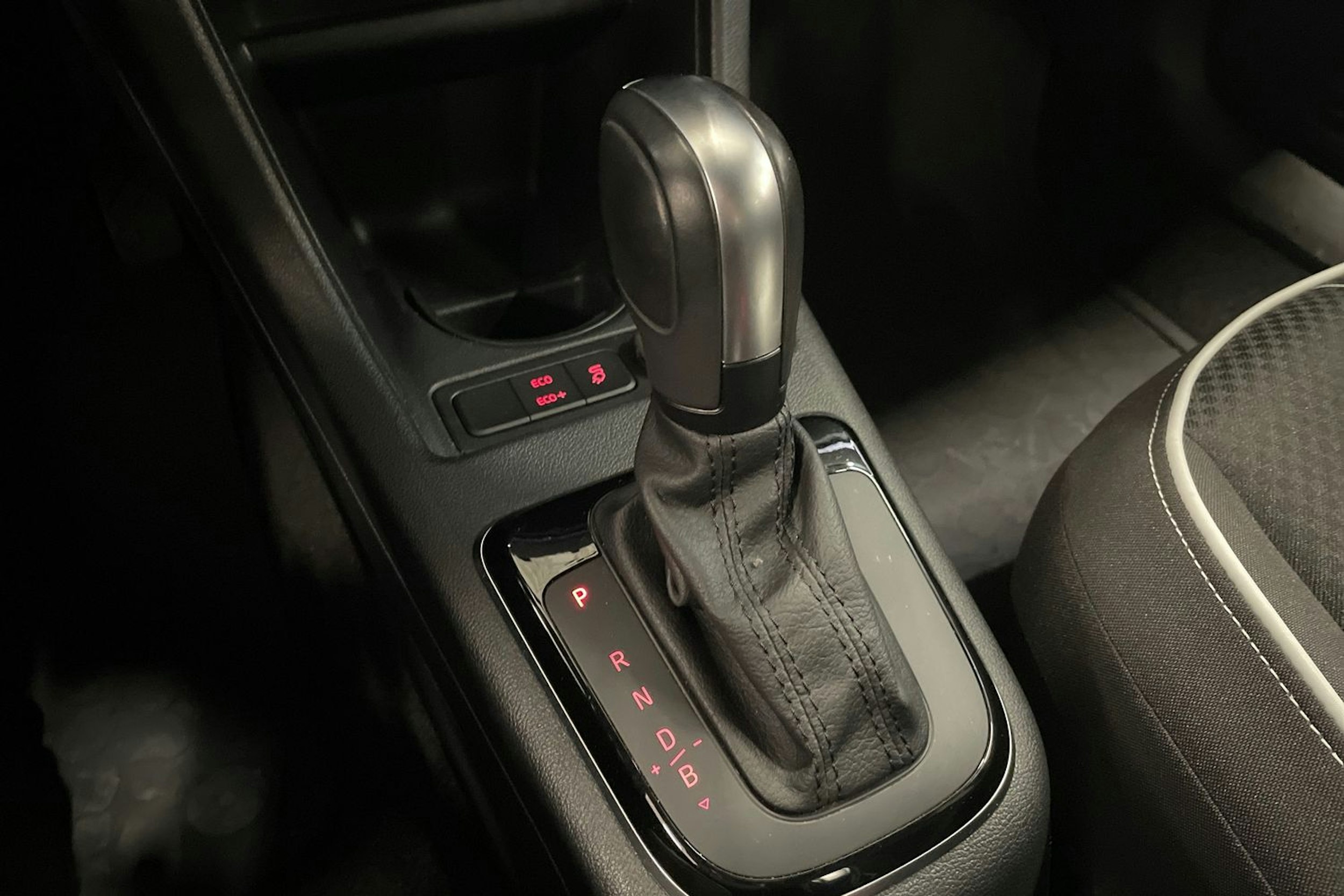 punainen SEAT Mii electric 2021 kuva 23.