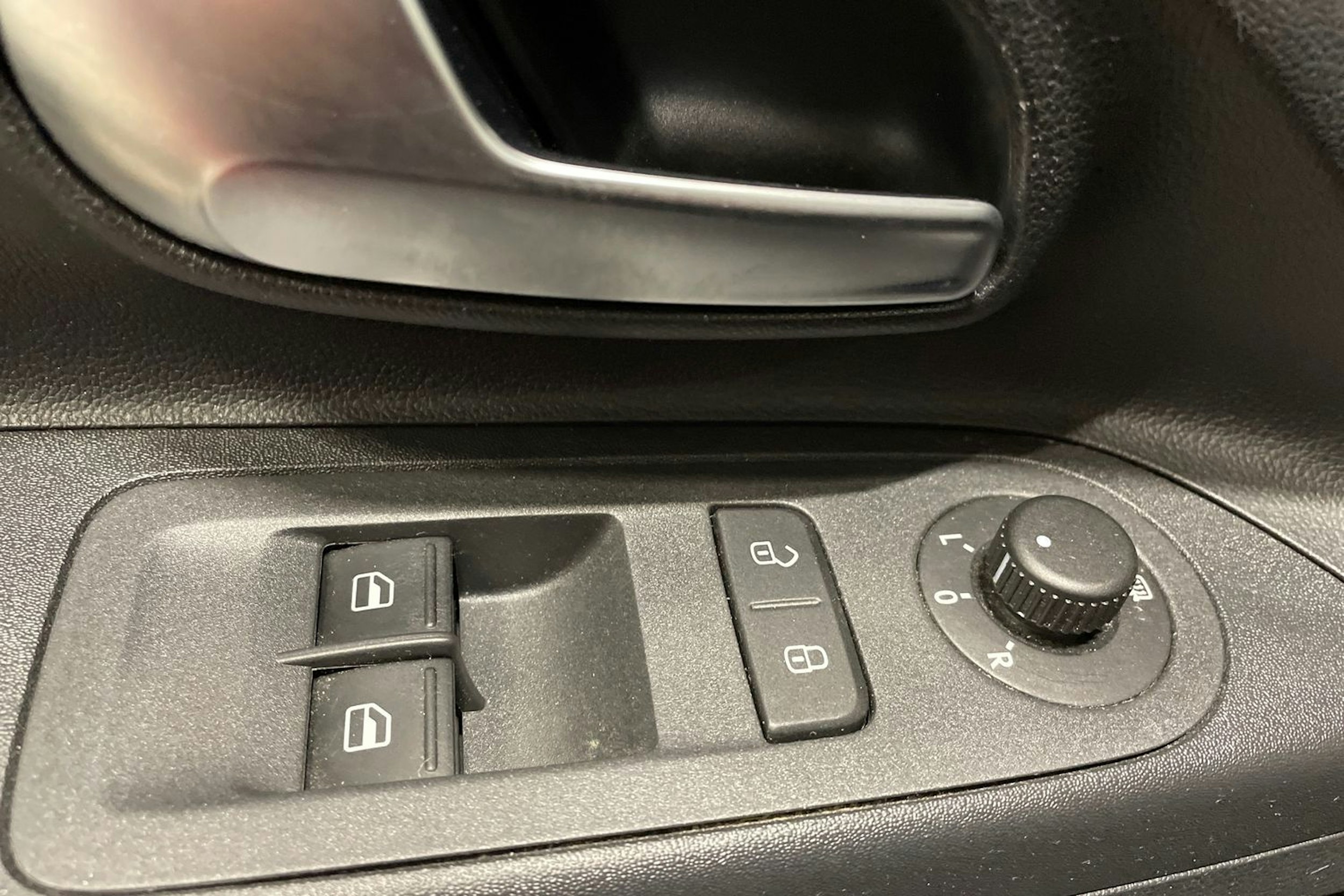 punainen SEAT Mii electric 2021 kuva 26.