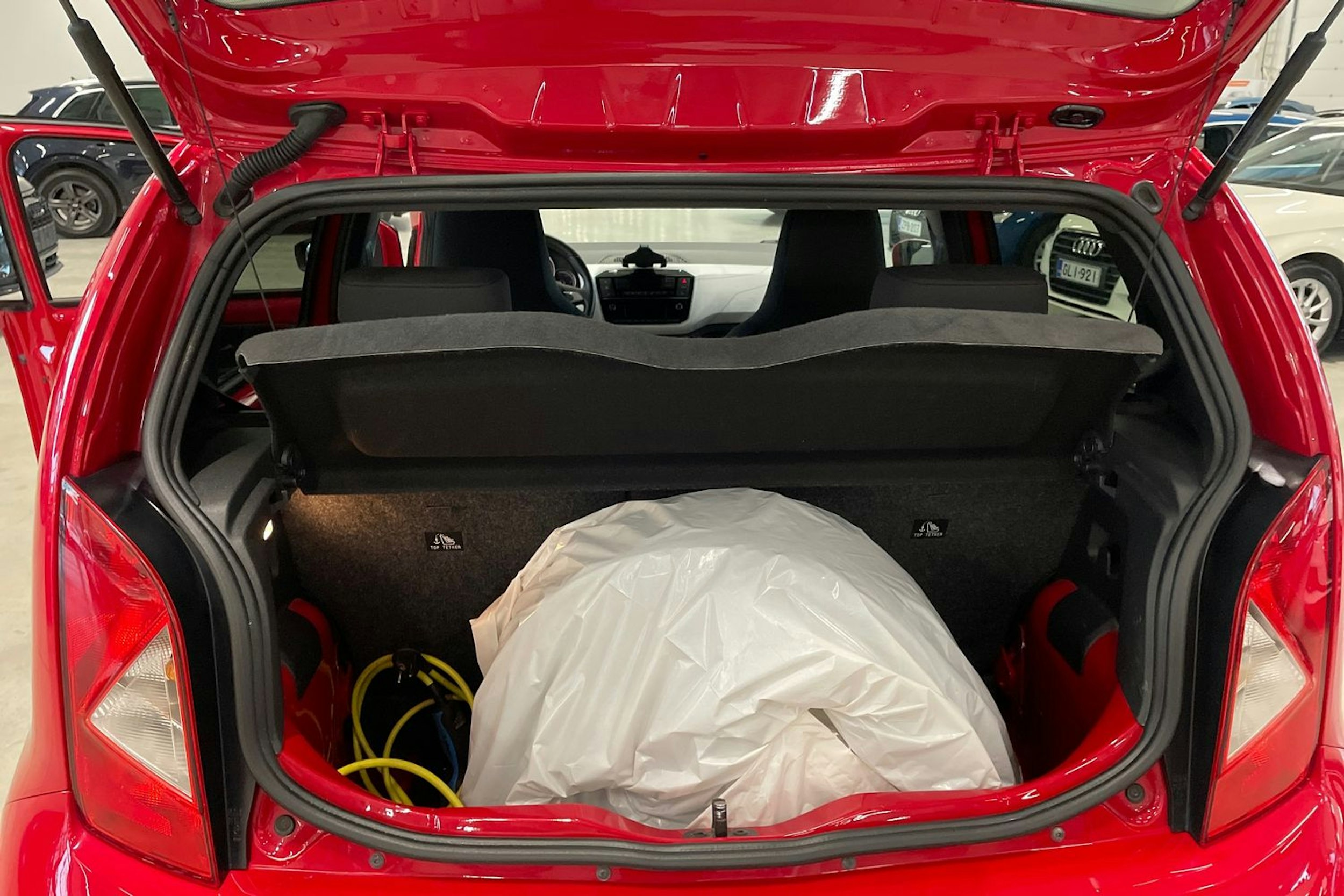 punainen SEAT Mii electric 2021 kuva 27.