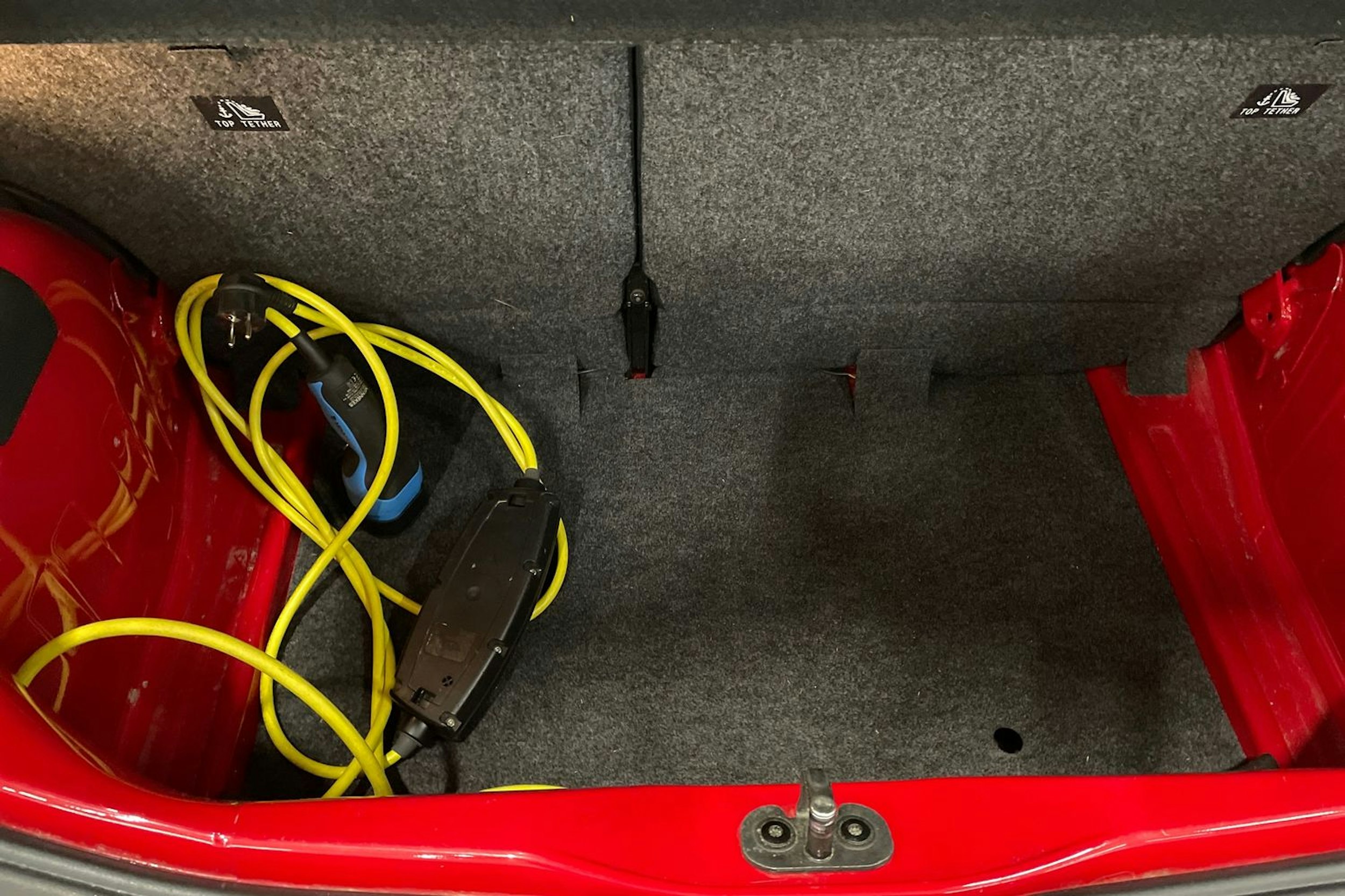 punainen SEAT Mii electric 2021 kuva 28.