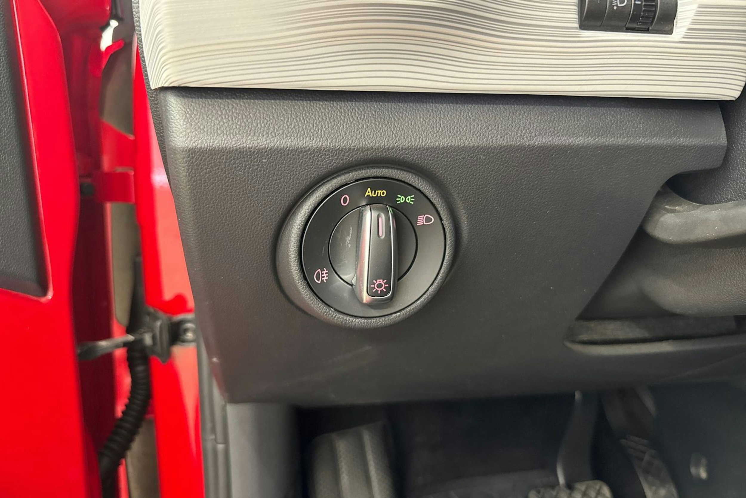 punainen SEAT Mii electric 2021 kuva 18.