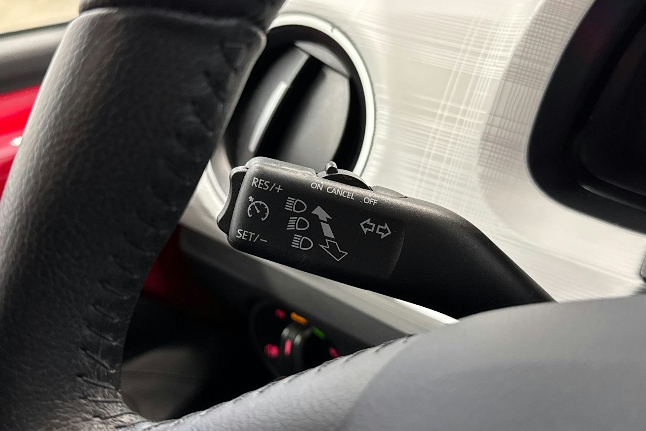 punainen SEAT Mii electric 2021 kuva 19.