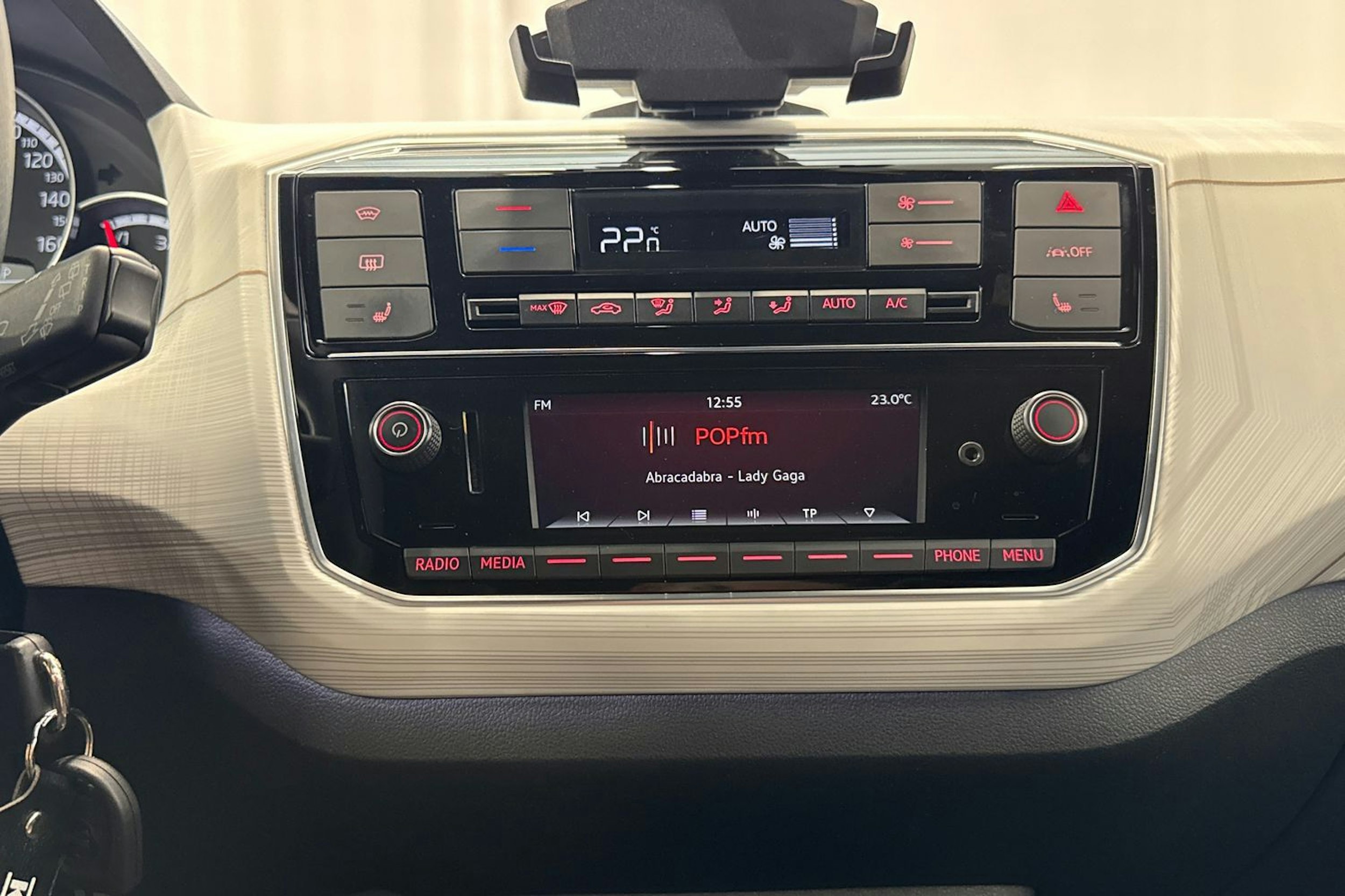 punainen SEAT Mii electric 2021 kuva 21.