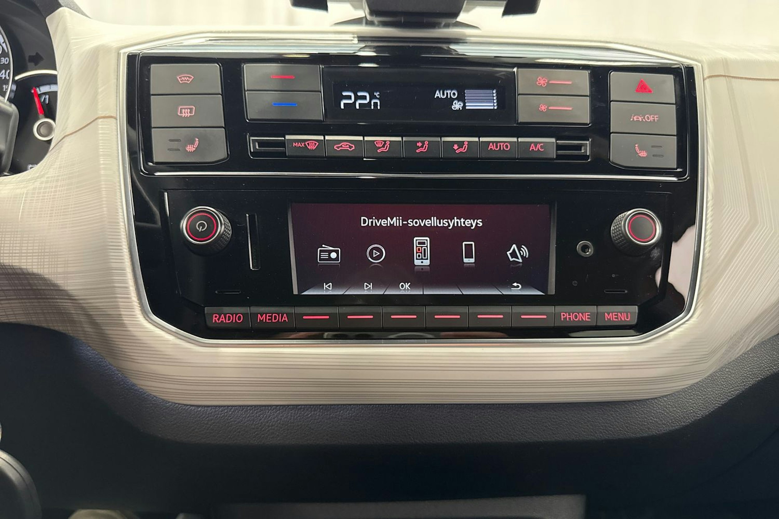 punainen SEAT Mii electric 2021 kuva 22.