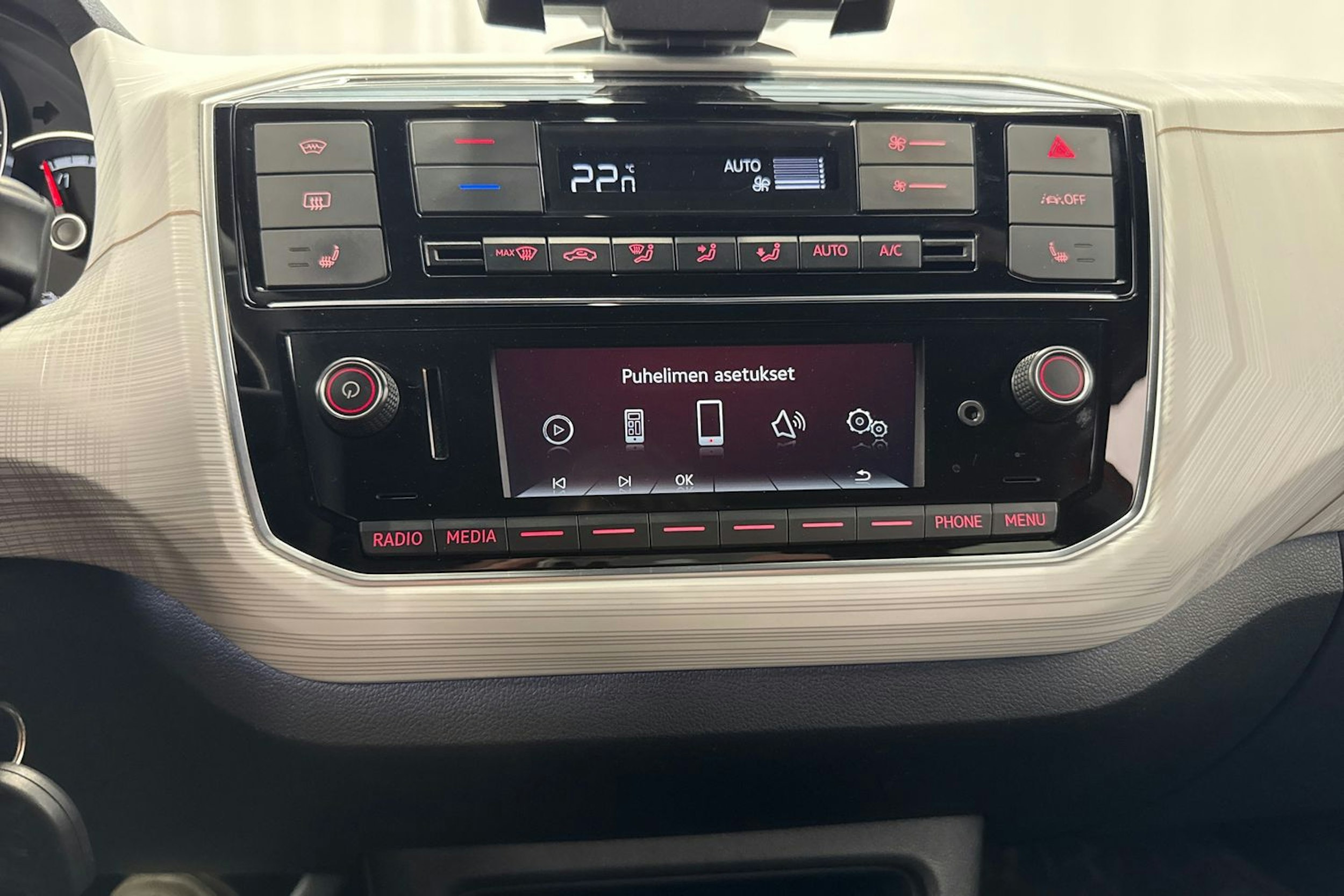 punainen SEAT Mii electric 2021 kuva 23.
