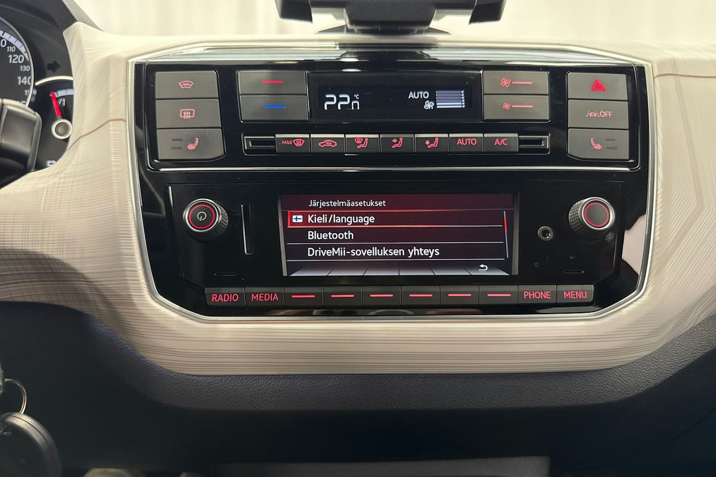 punainen SEAT Mii electric 2021 kuva 24.