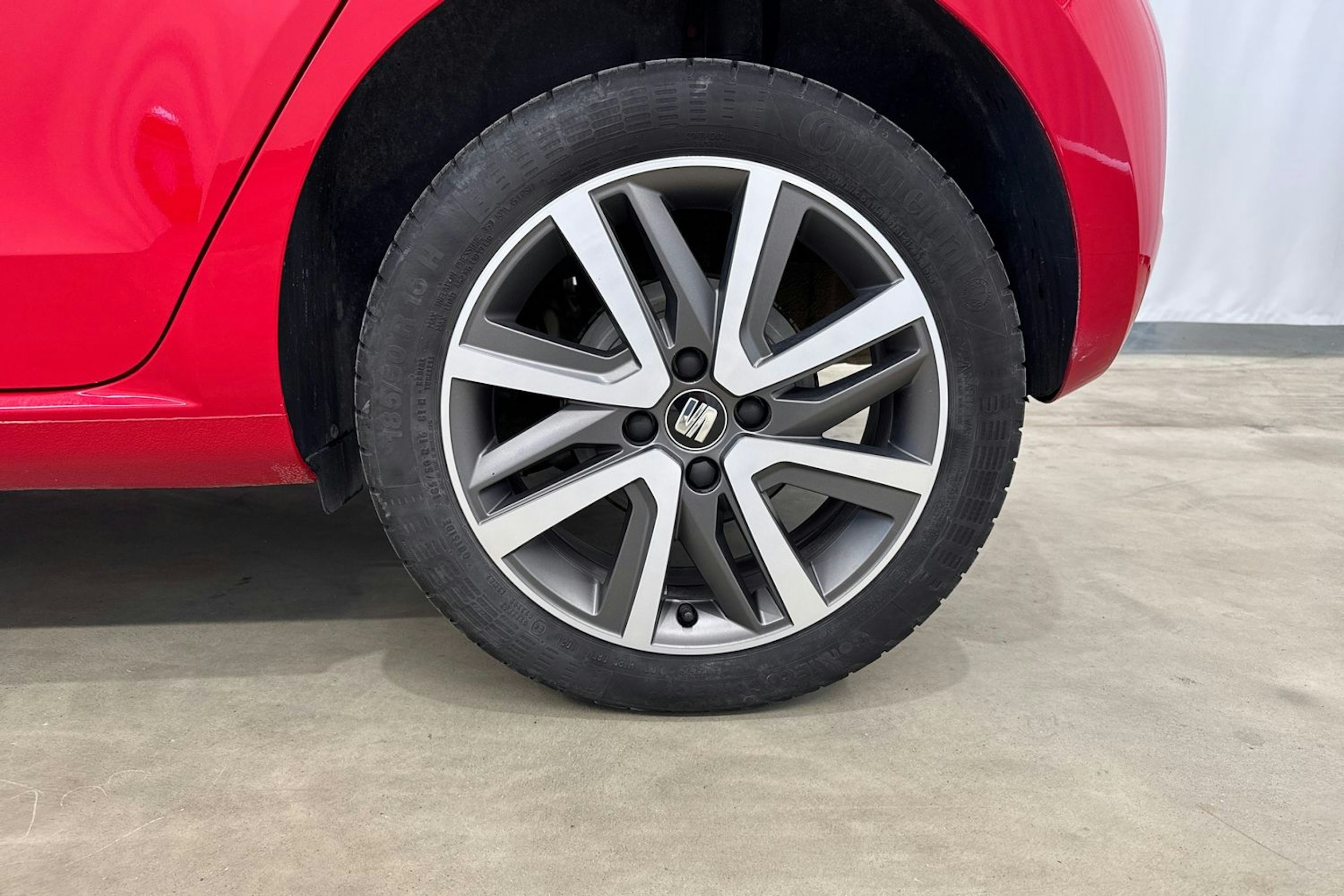punainen SEAT Mii electric 2021 kuva 27.
