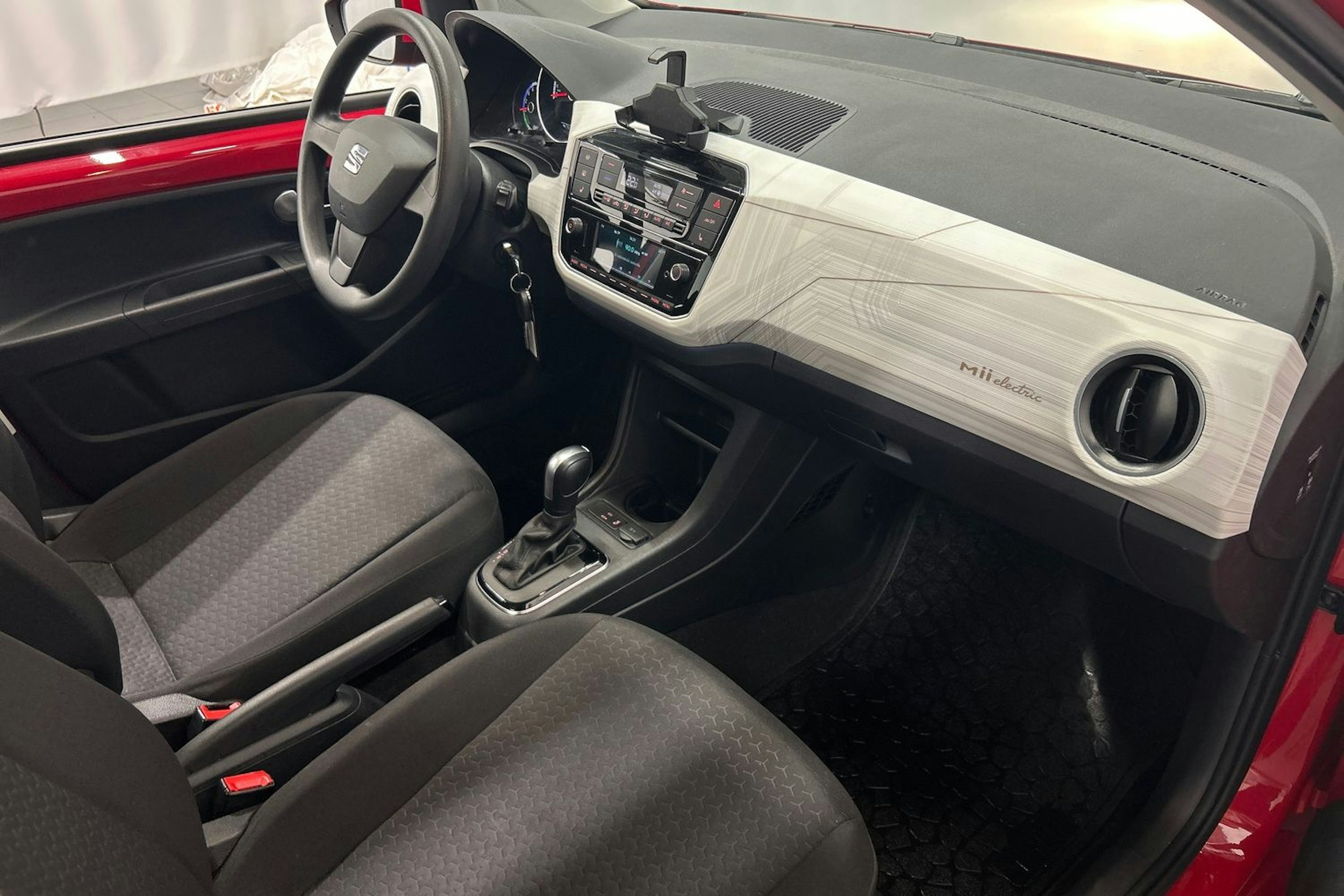 punainen SEAT Mii electric 2021 kuva 14.