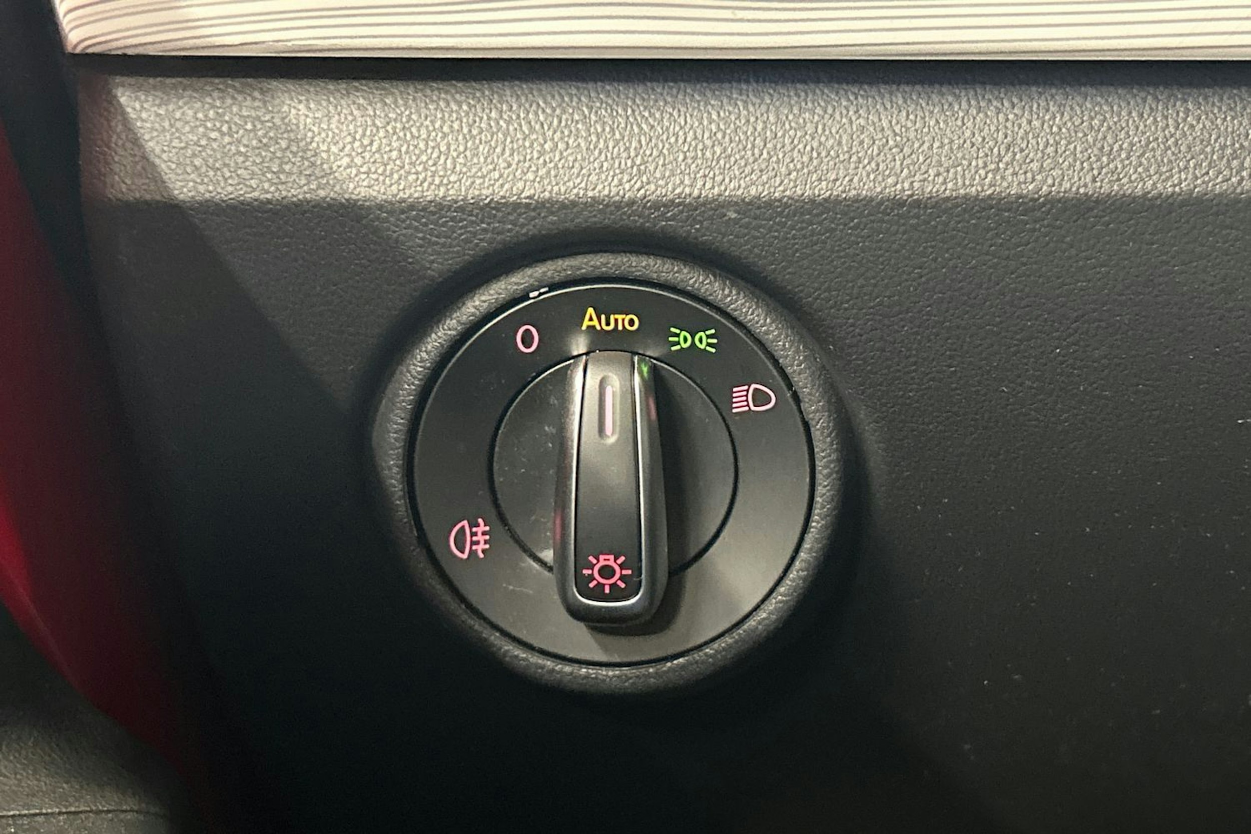 punainen SEAT Mii electric 2021 kuva 17.
