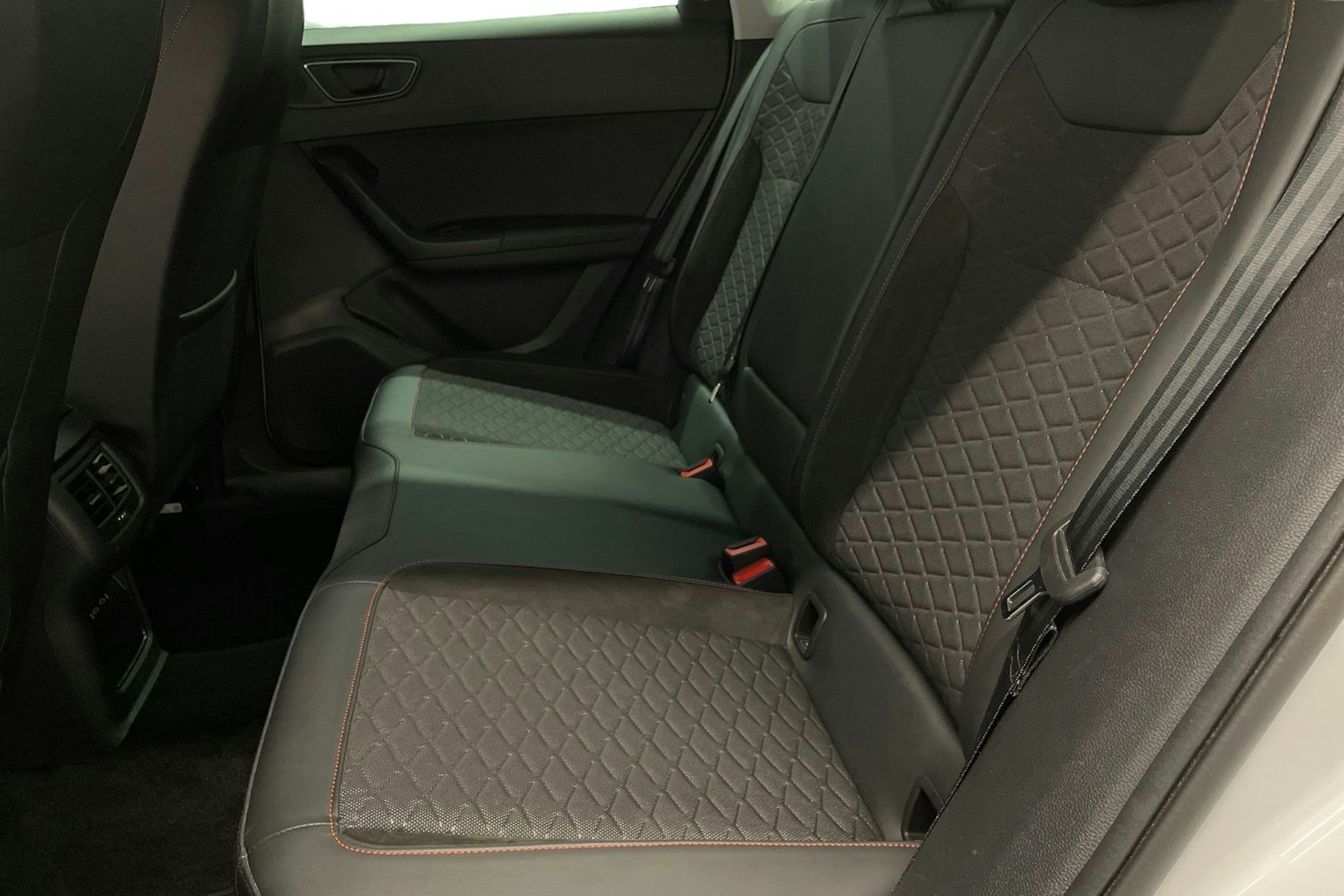 Valkoinen SEAT SEAT ATECA 2021 kuva 10.