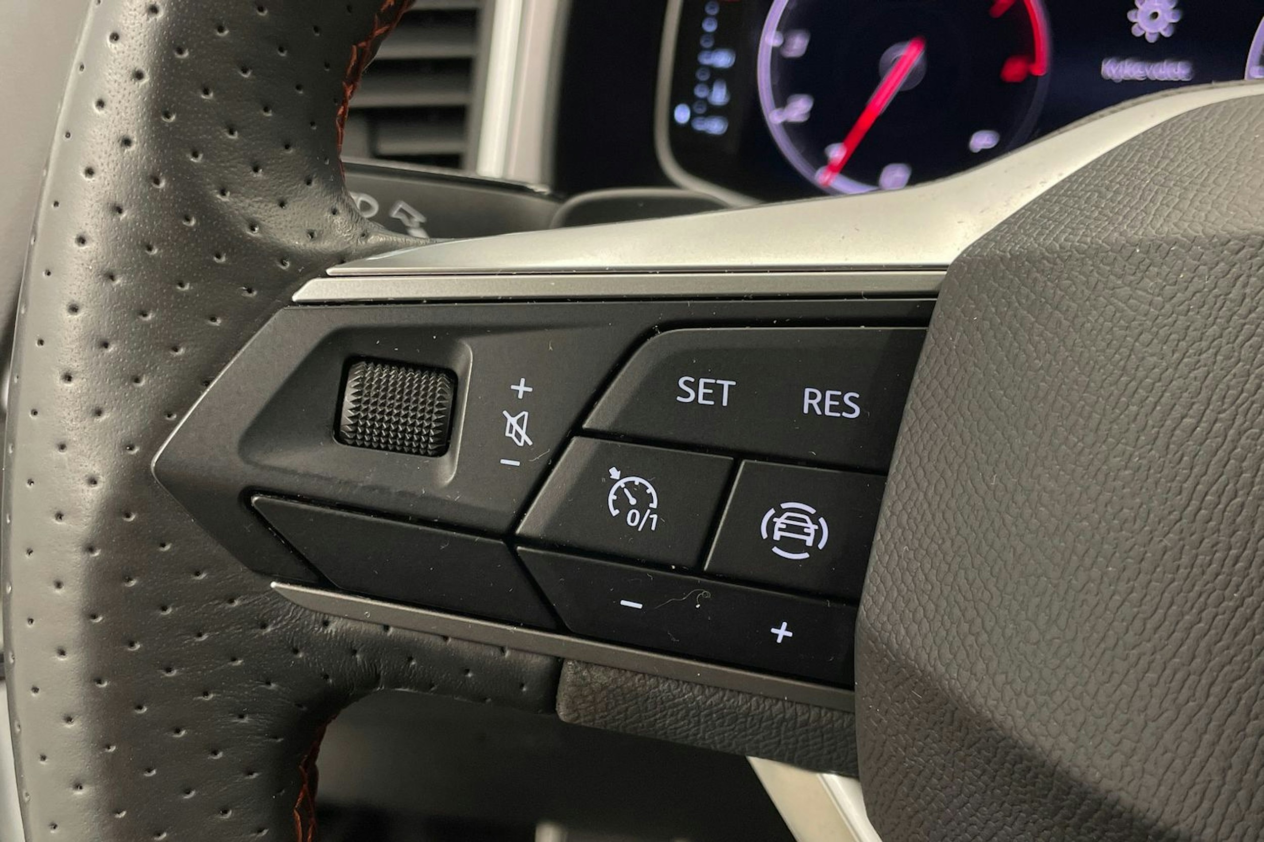 Valkoinen SEAT SEAT ATECA 2021 kuva 18.