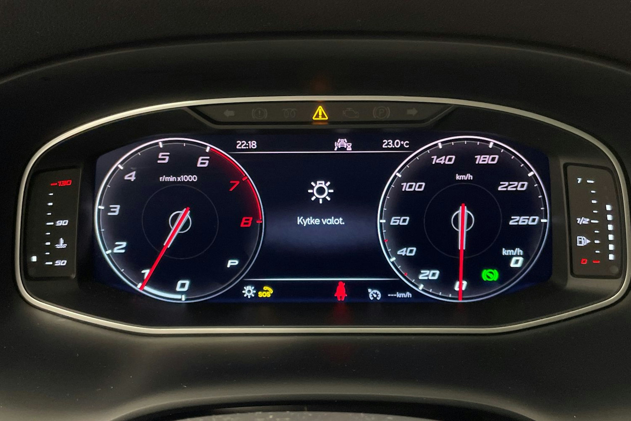 Valkoinen SEAT SEAT ATECA 2021 kuva 20.