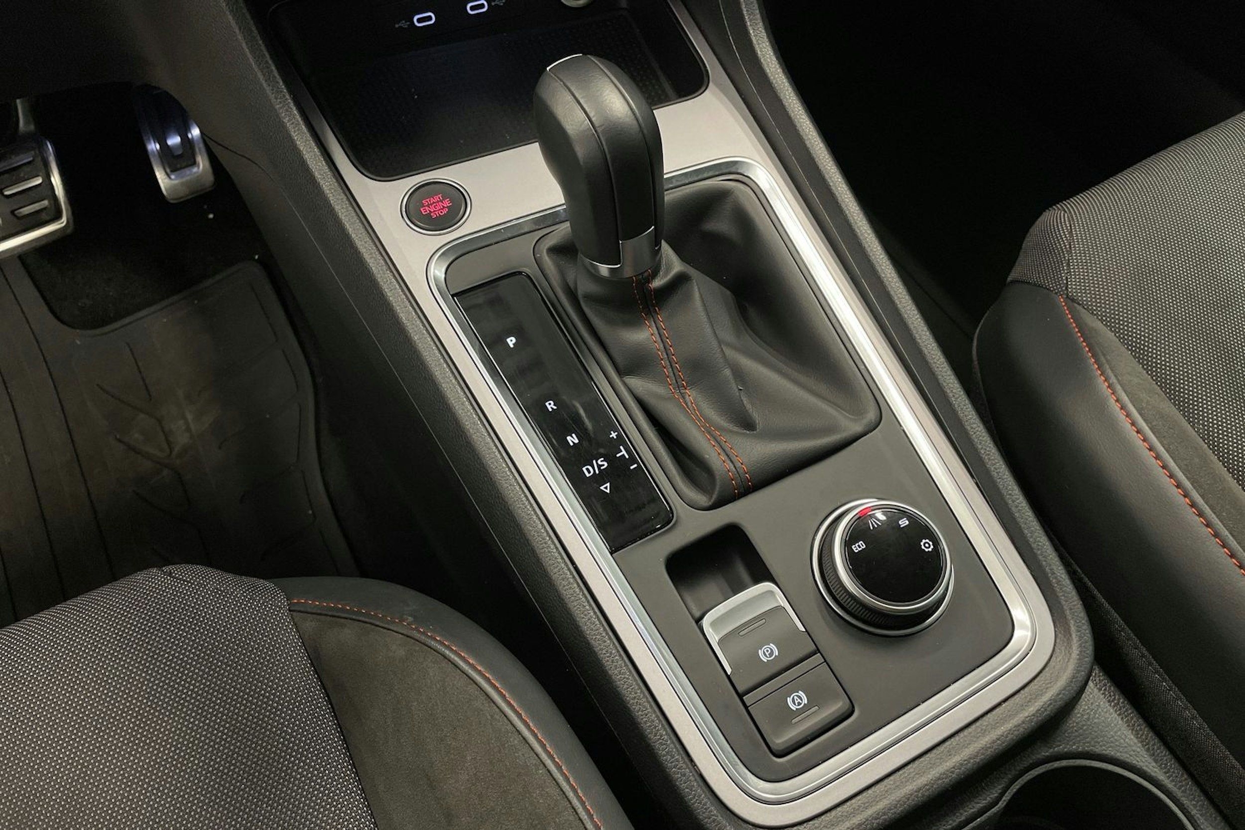 Valkoinen SEAT SEAT ATECA 2021 kuva 21.
