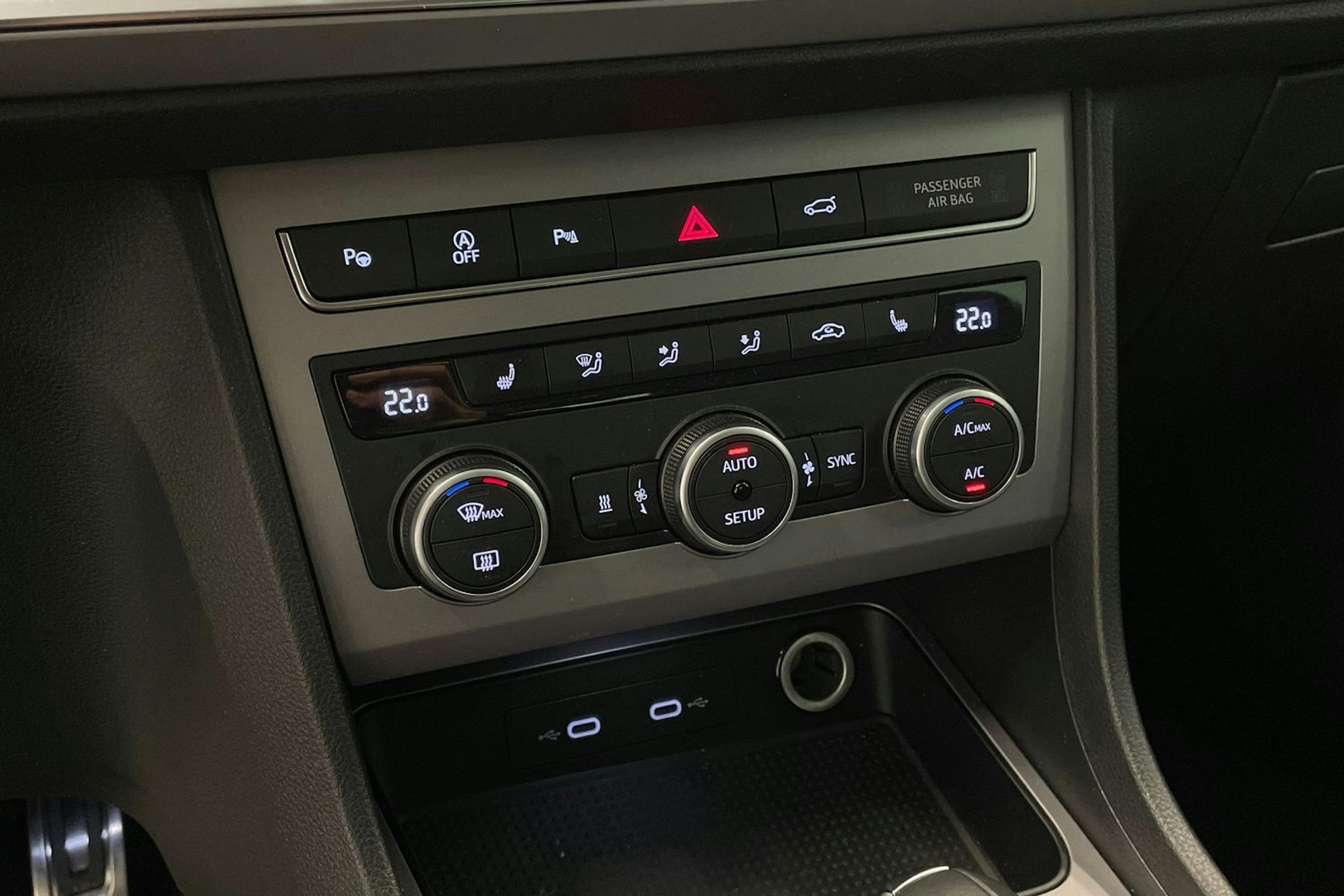 Valkoinen SEAT SEAT ATECA 2021 kuva 22.