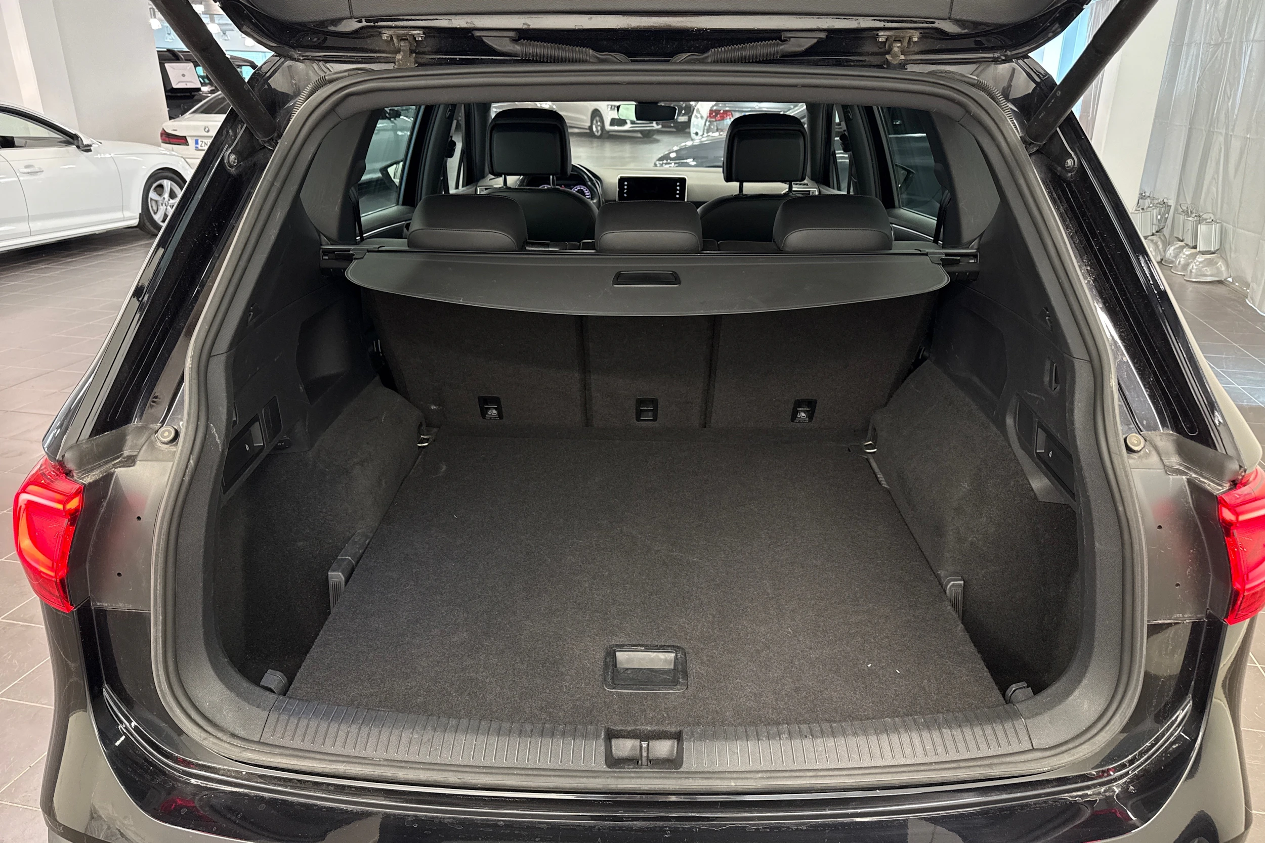 musta SEAT Tarraco 2019 kuva 15.