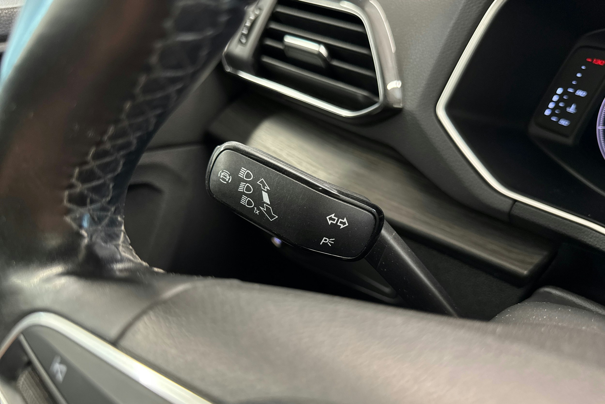 sininen SEAT Tarraco 2019 kuva 28.