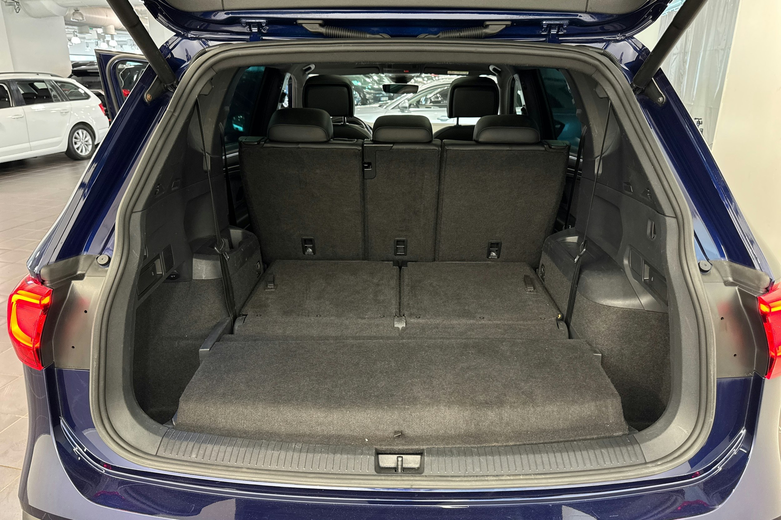 sininen SEAT Tarraco 2019 kuva 46.