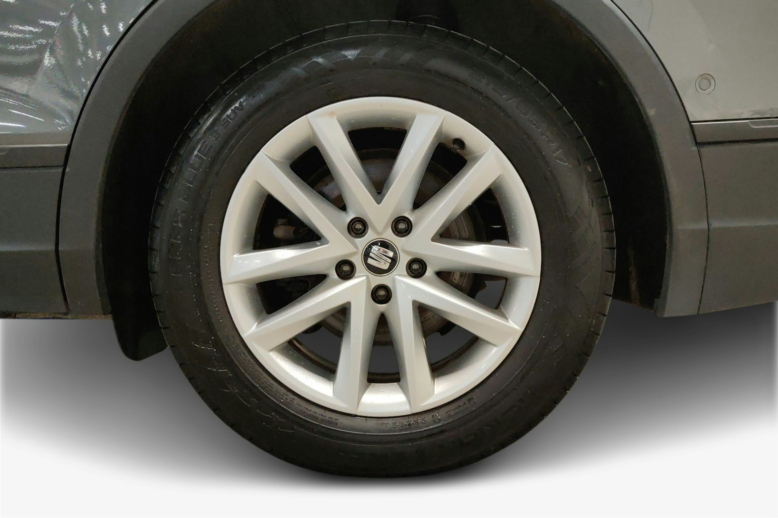 harmaa SEAT Tarraco 2019 kuva 11.