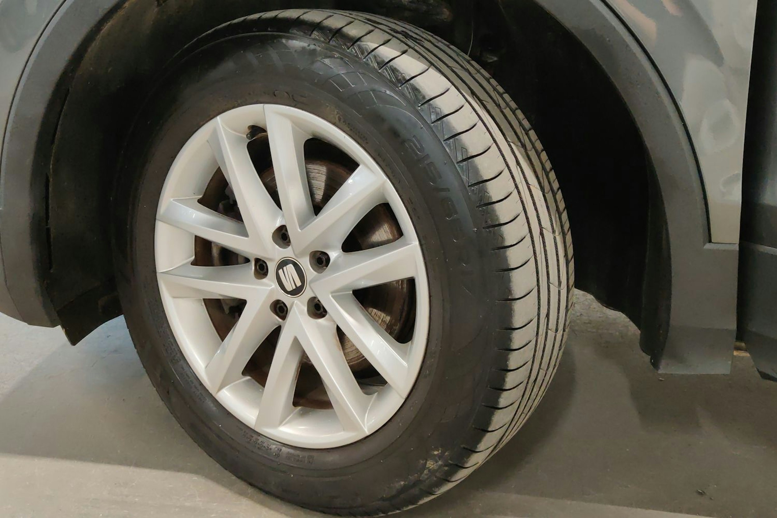 harmaa SEAT Tarraco 2019 kuva 13.