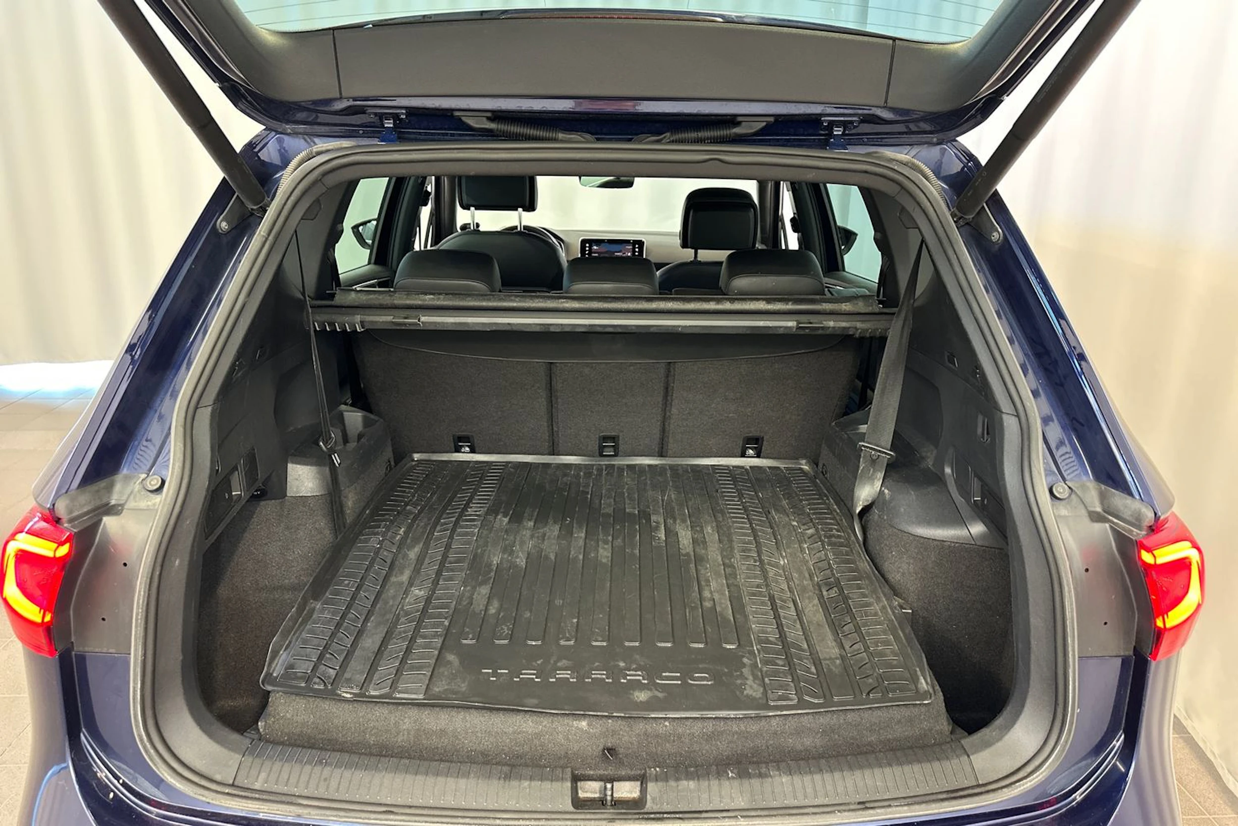sininen SEAT Tarraco 2019 kuva 11.