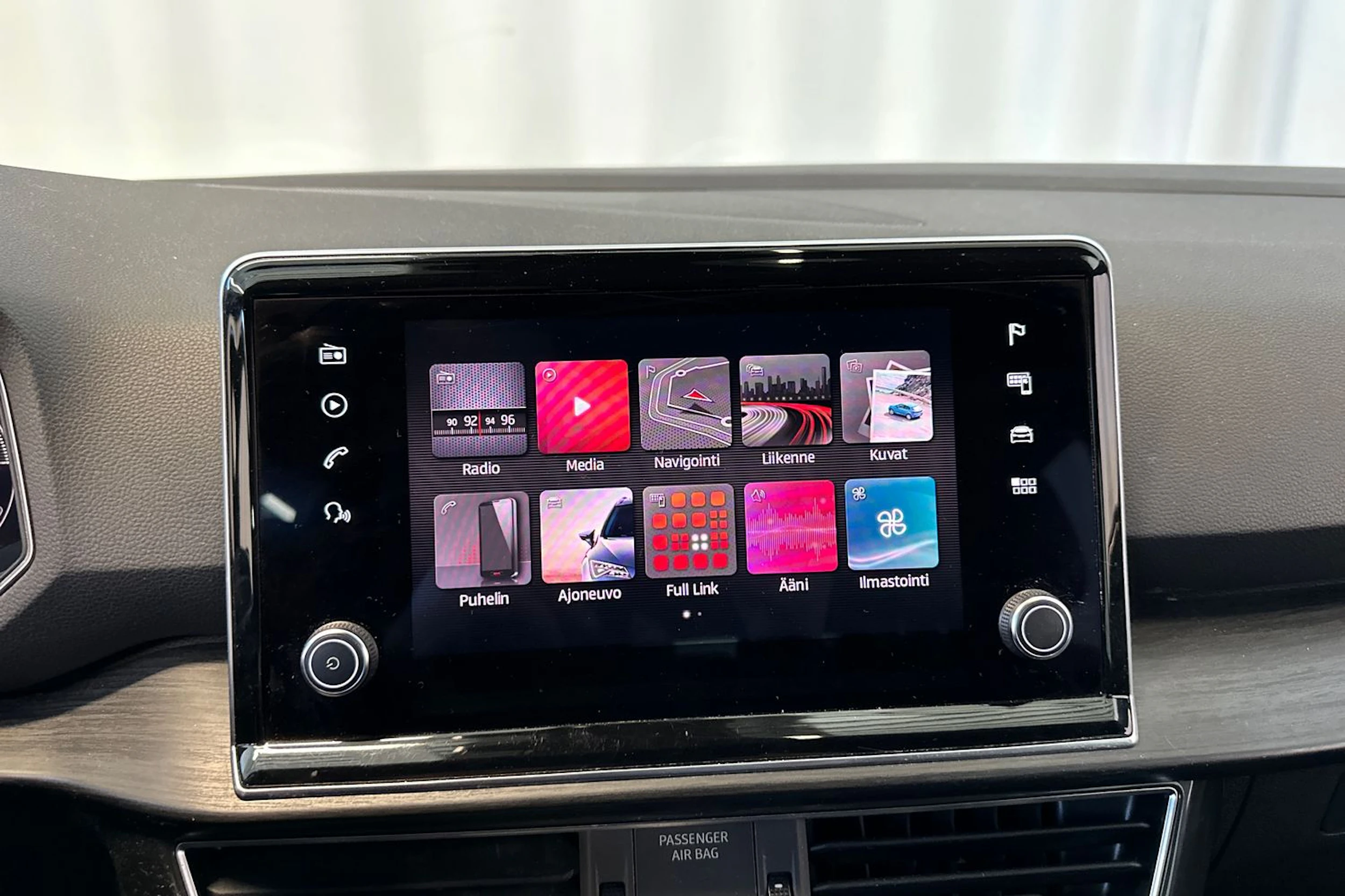 sininen SEAT Tarraco 2019 kuva 21.