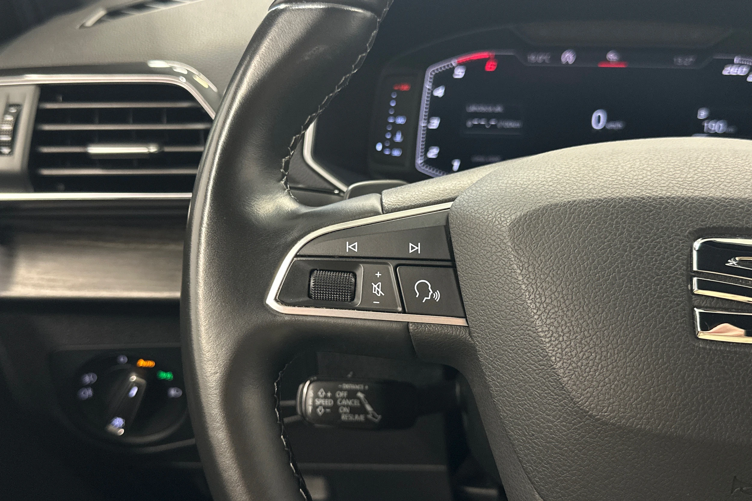 Harmaa SEAT Tarraco 2019 kuva 15.