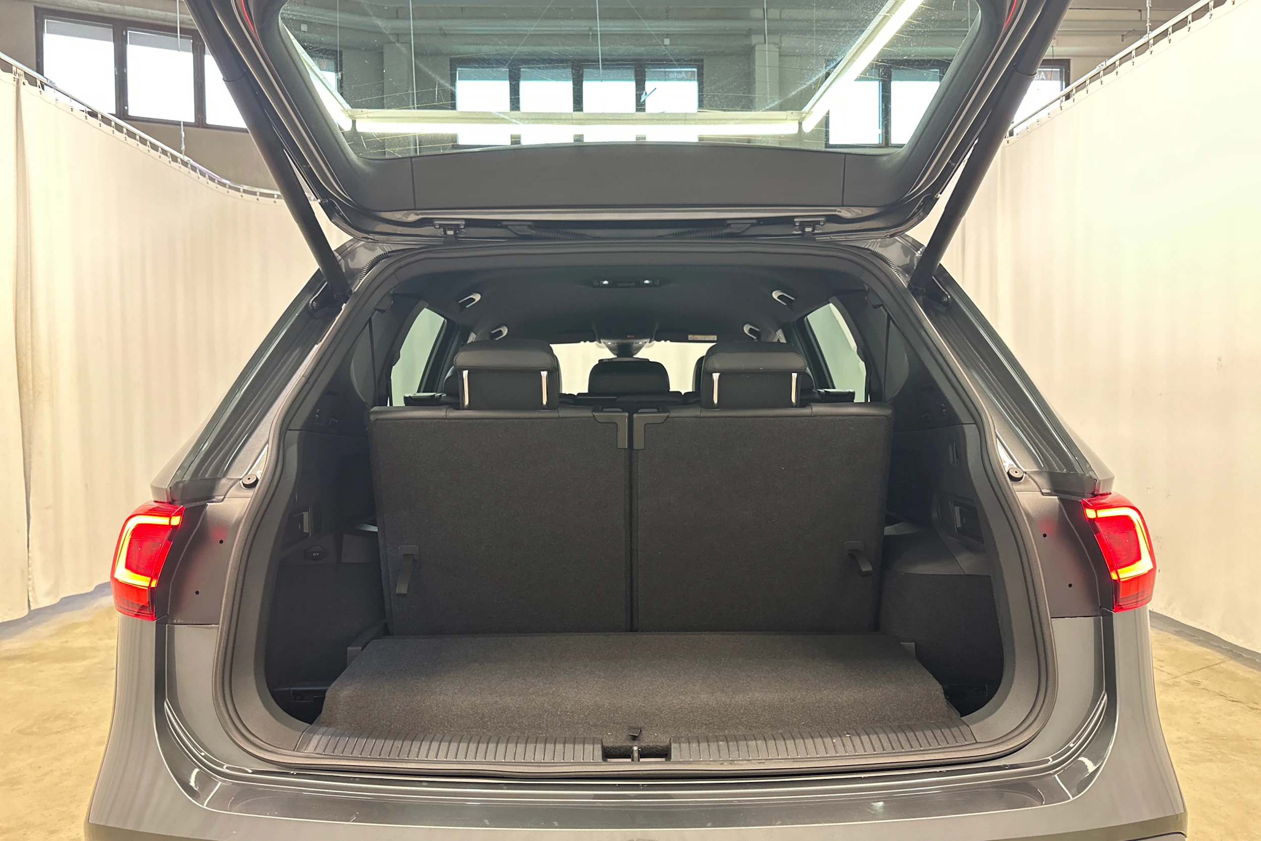 Harmaa SEAT Tarraco 2019 kuva 31.