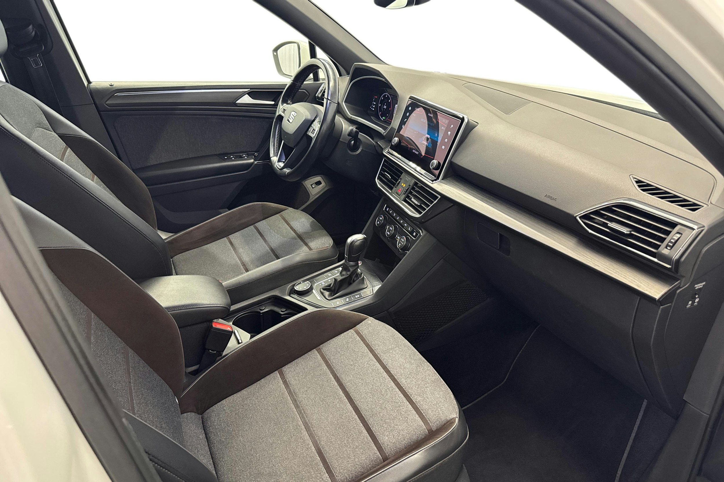met. valkoinen SEAT Tarraco 2019 kuva 9.