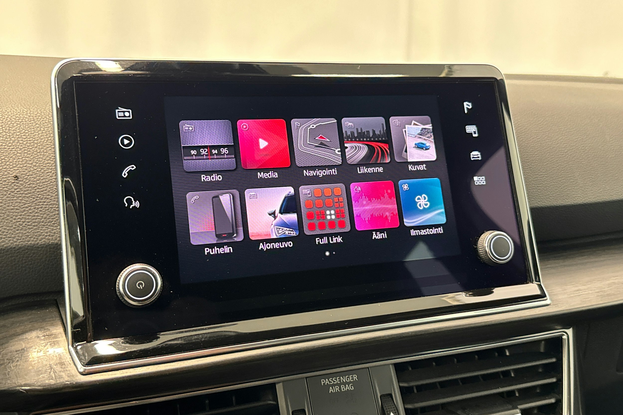 met. valkoinen SEAT Tarraco 2019 kuva 25.