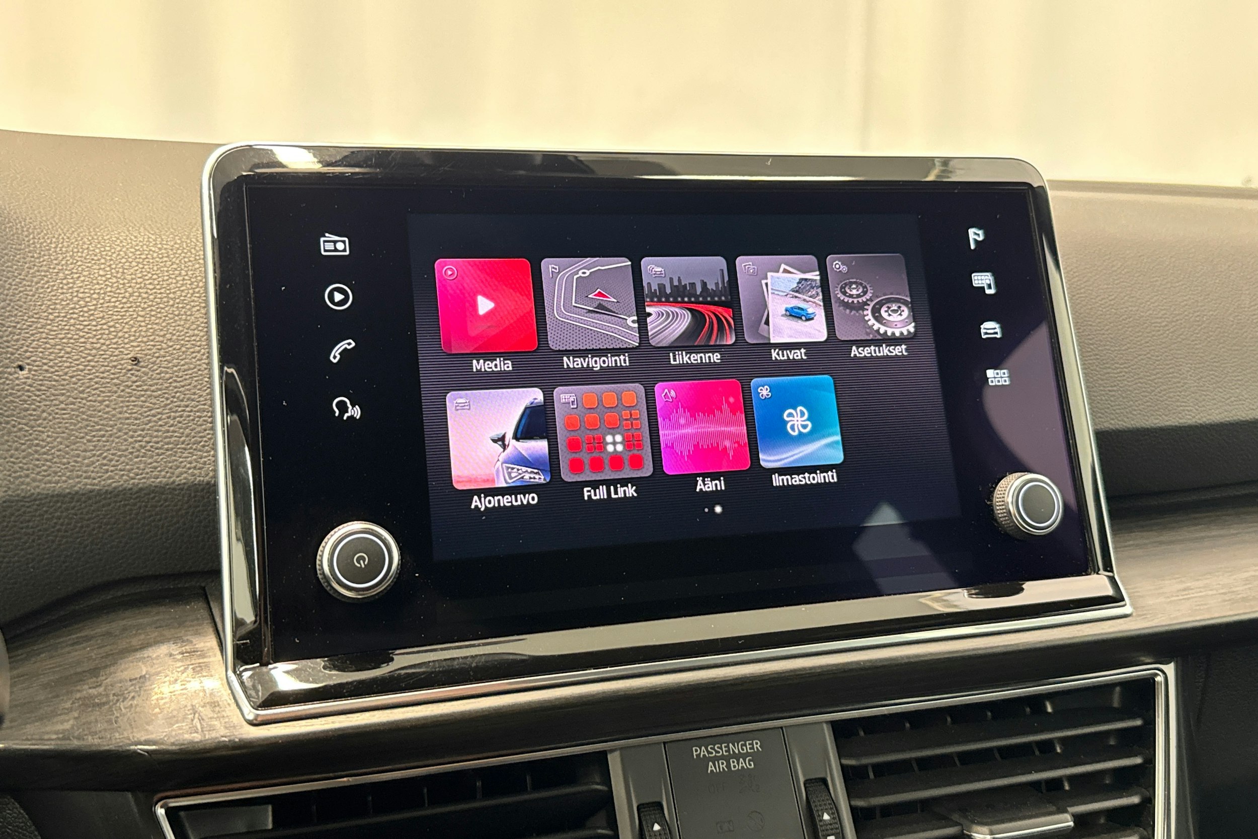 met. valkoinen SEAT Tarraco 2019 kuva 26.