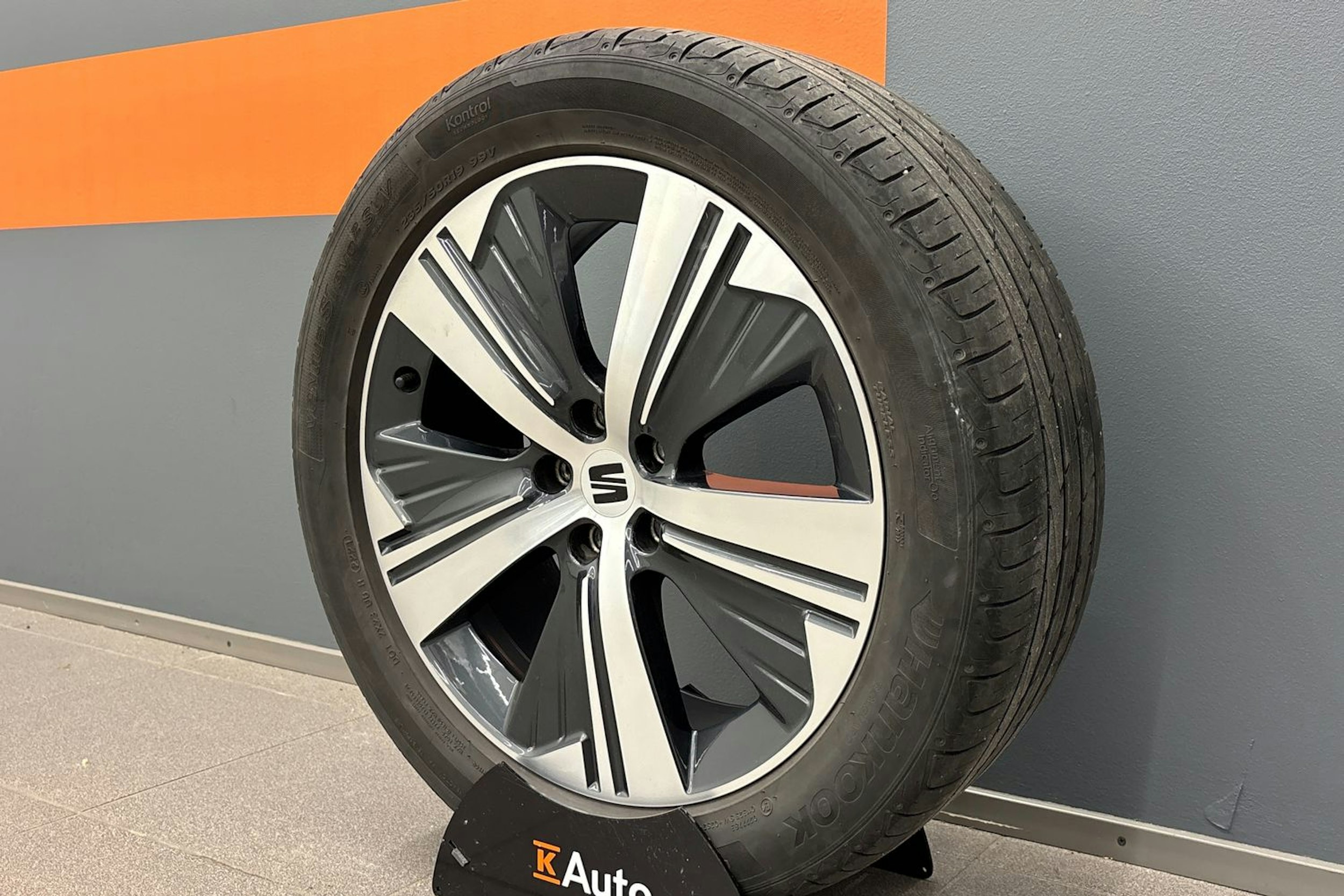 harmaa SEAT Tarraco 2021 kuva 13.