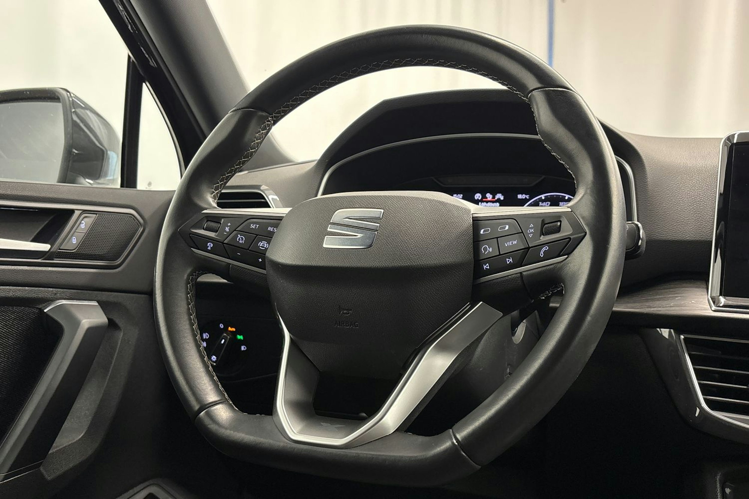 harmaa SEAT Tarraco 2021 kuva 15.