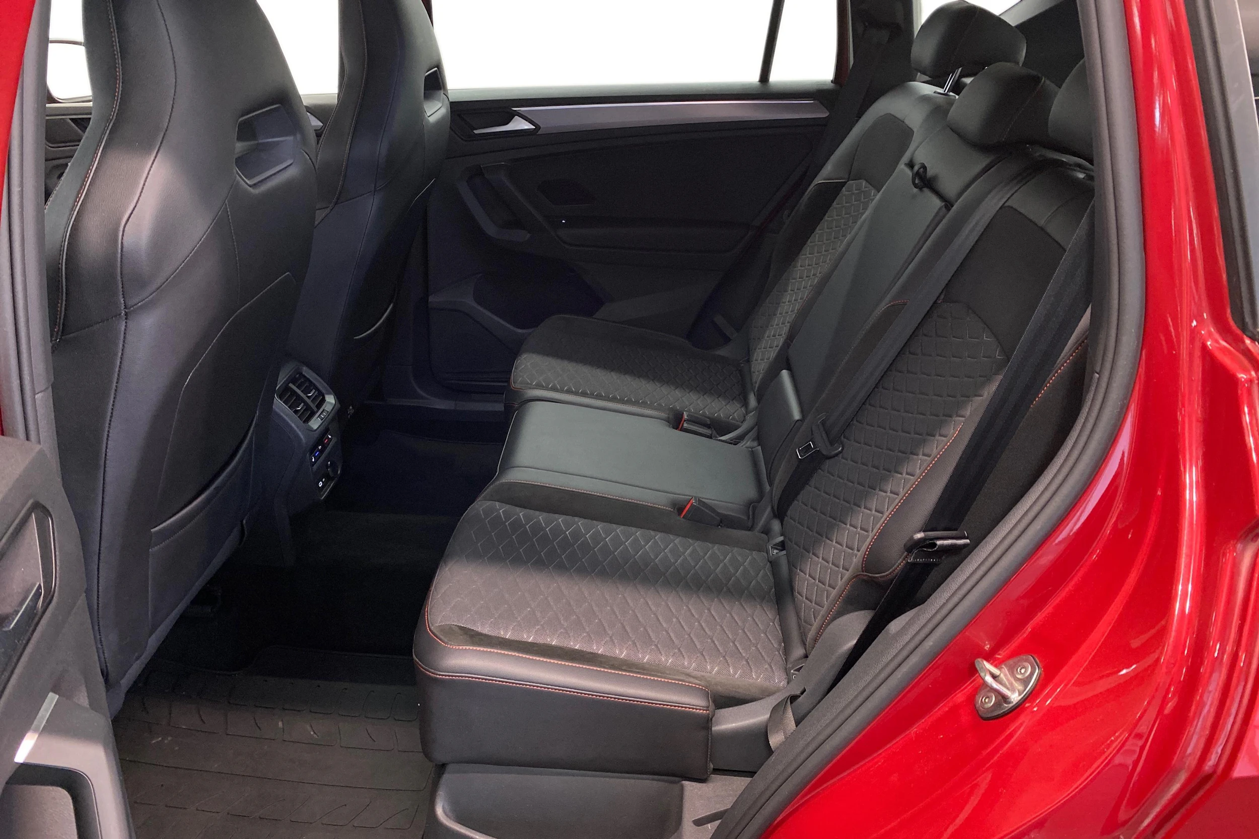 met. punainen SEAT Tarraco 2021 kuva 11.